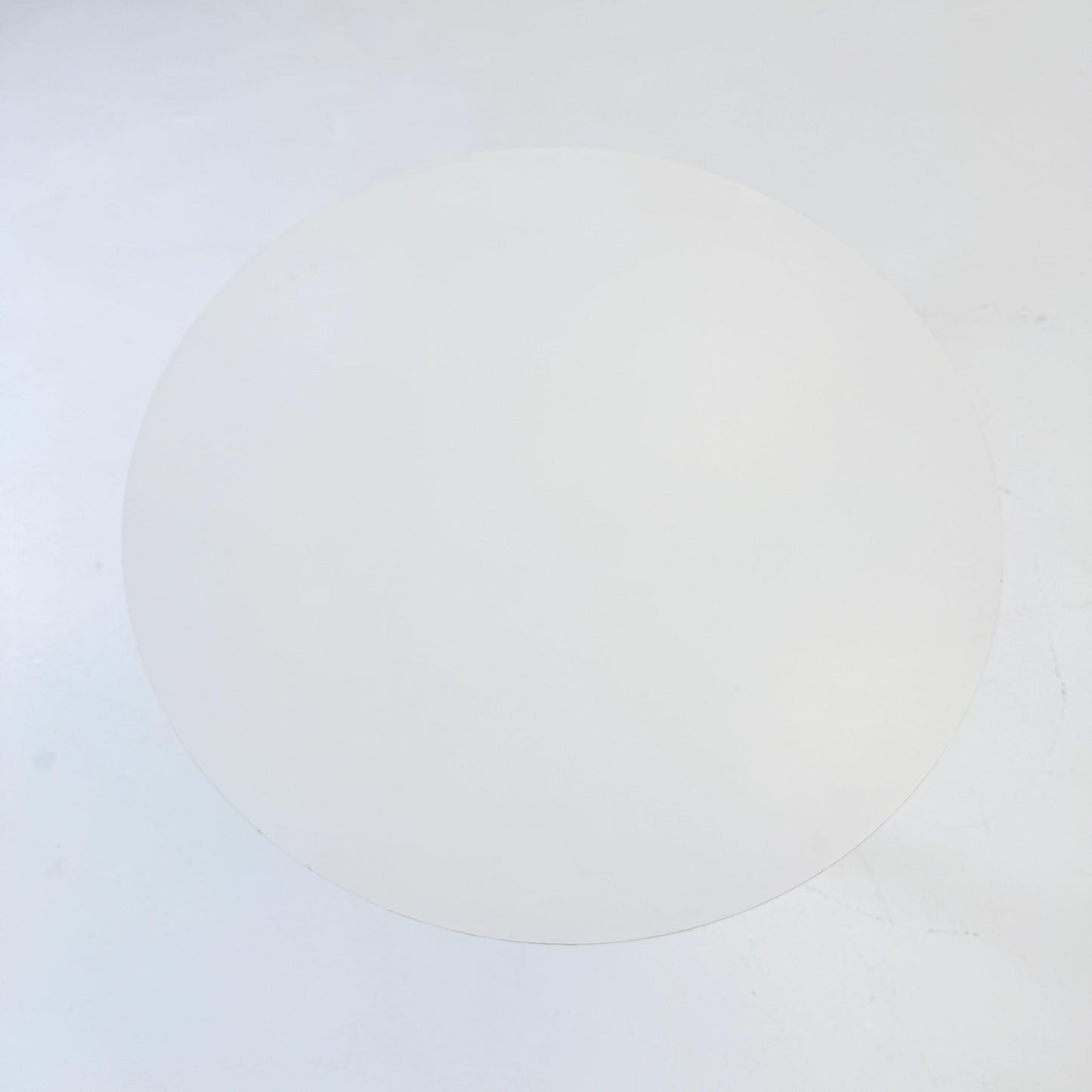 Mid Century white Tulip Coffee - side Table by Eero Saarinen for Knoll International 1960s