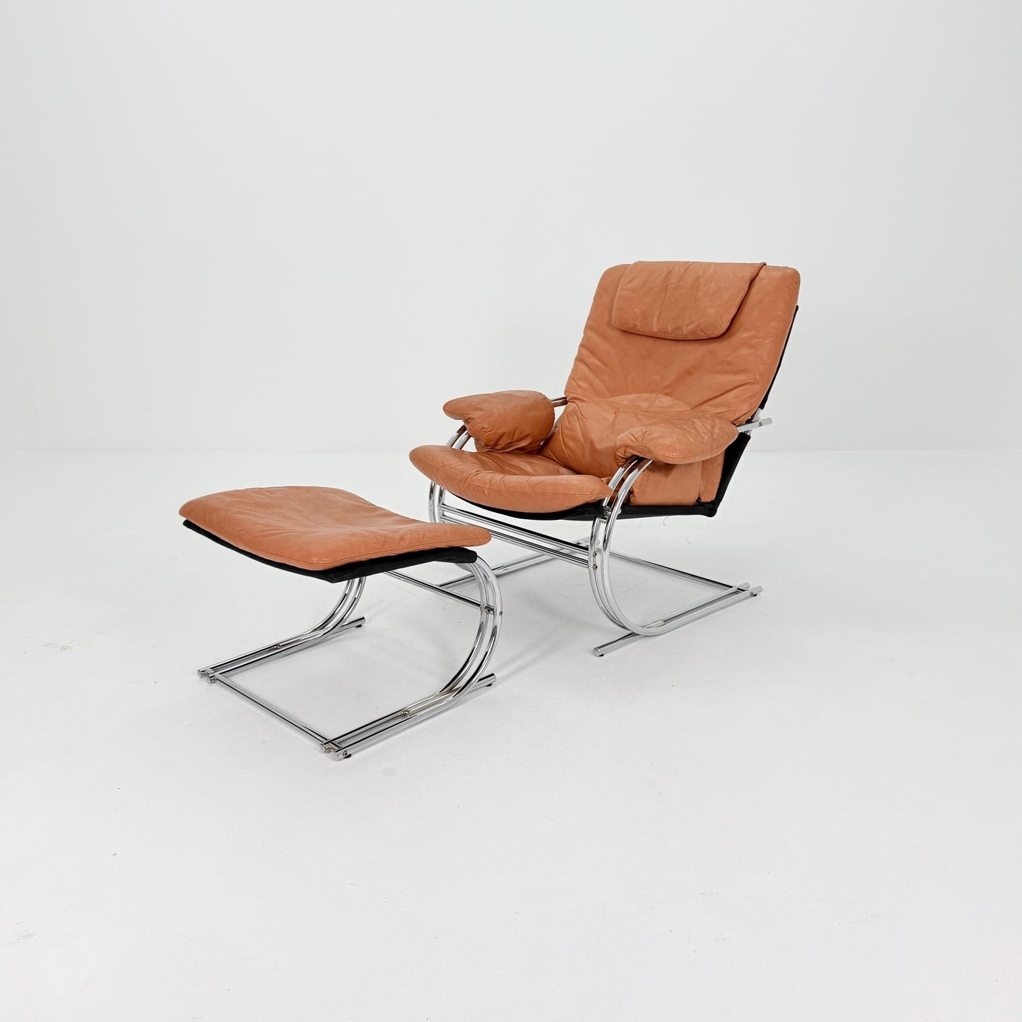 Mid Century Bauhaus Armchair & Ottoman – cognac Leather Tubular Frame, Italy 1980s