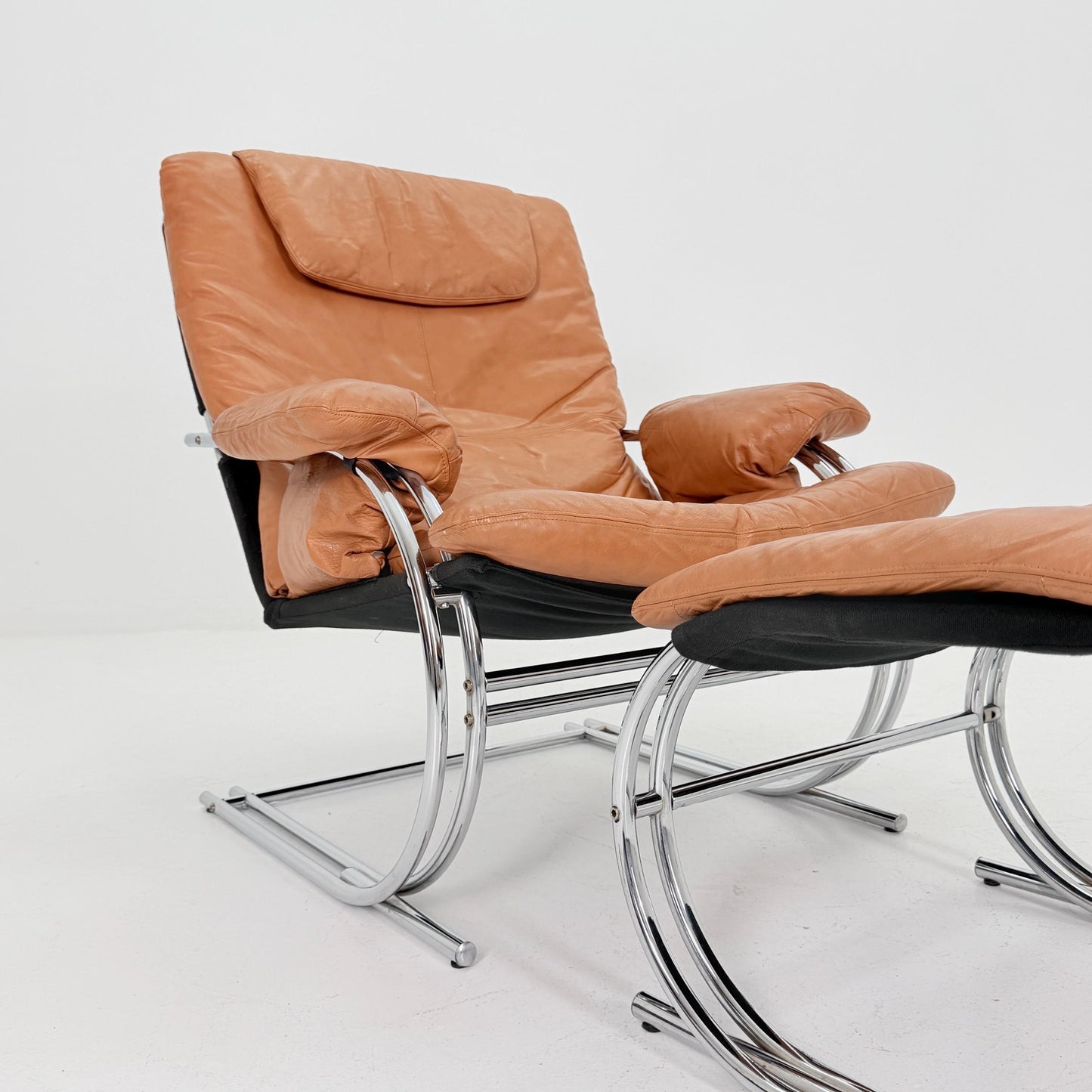 Mid Century Bauhaus Armchair & Ottoman – cognac Leather Tubular Frame, Italy 1980s