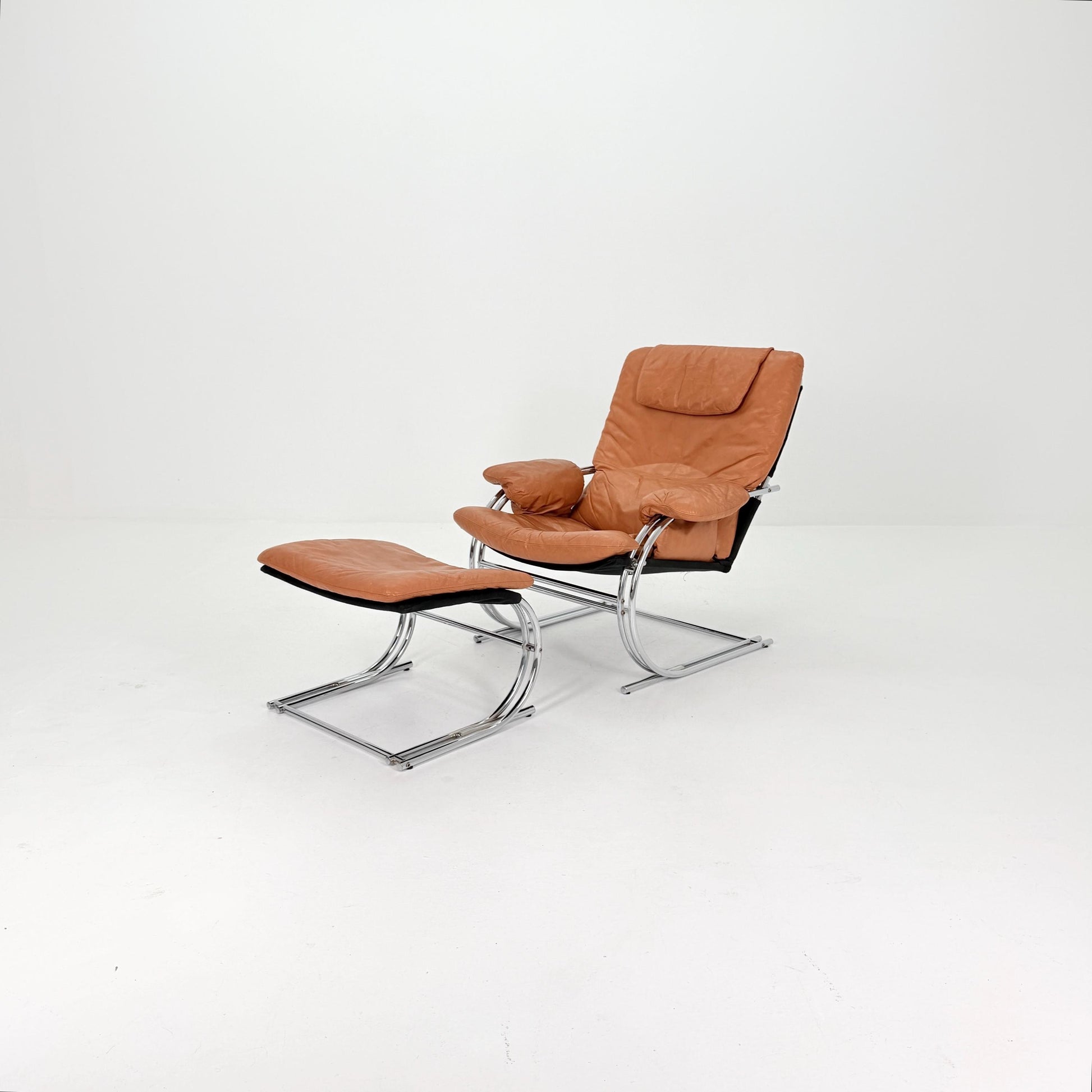 Mid Century Bauhaus Armchair & Ottoman – cognac Leather Tubular Frame, Italy 1980s