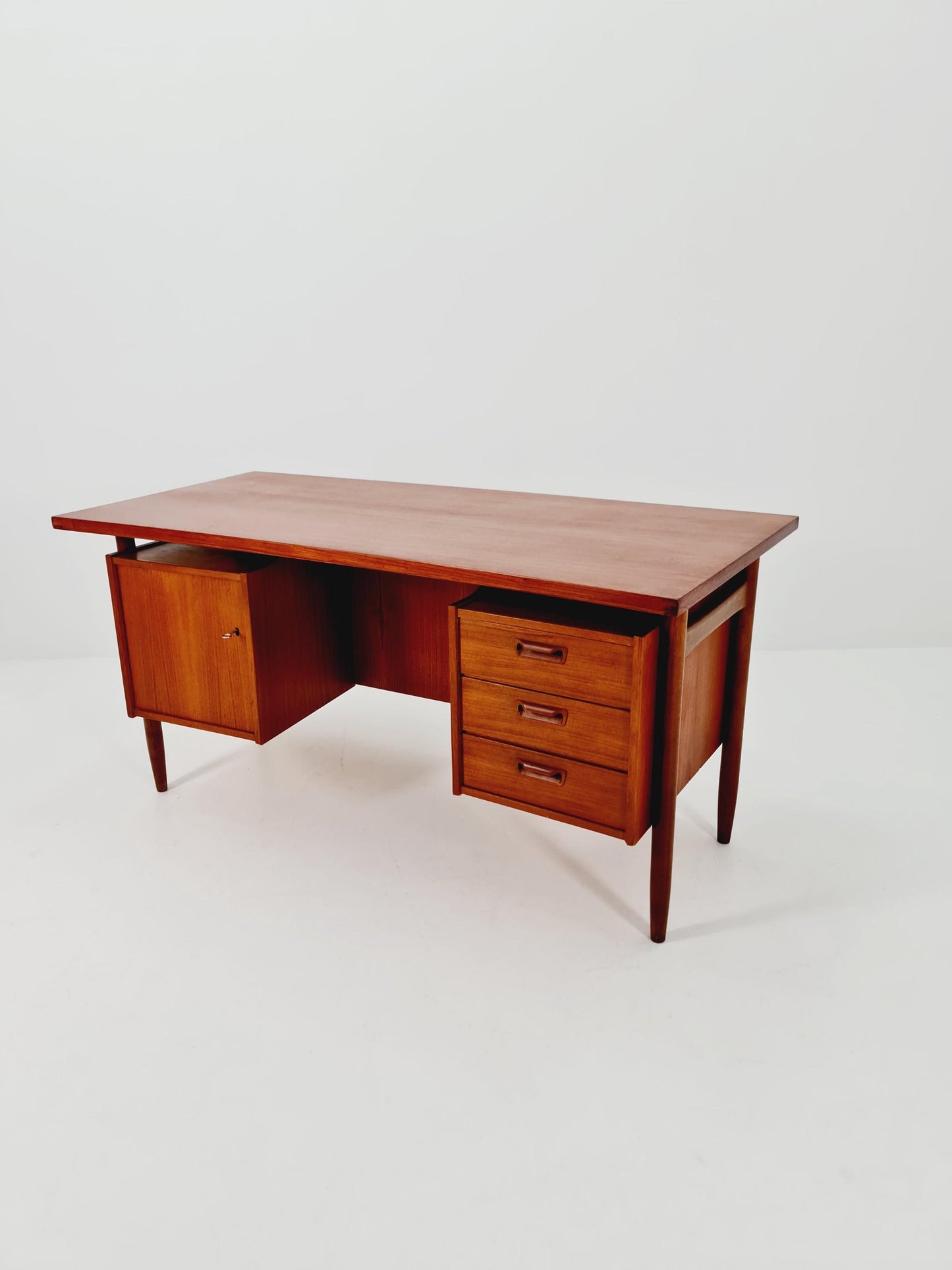 Danish vintage teak for GV Møbler, Denmark, 1960s