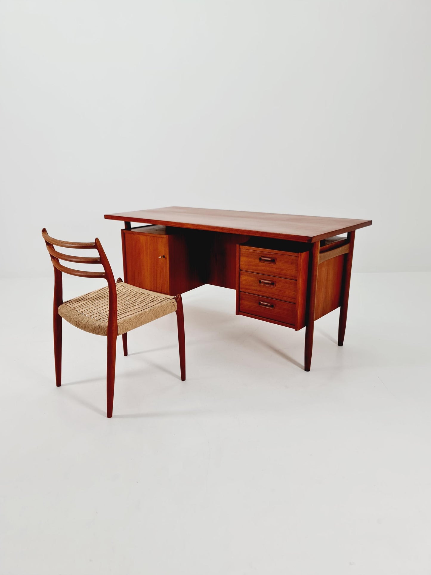 Danish vintage teak for GV Møbler, Denmark, 1960s