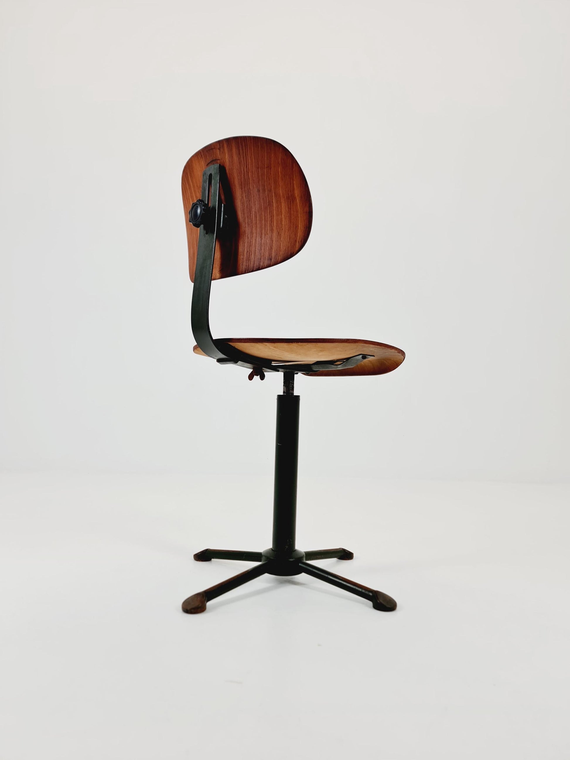 Bauhaus office chair in solid wood By Drabert 1930s