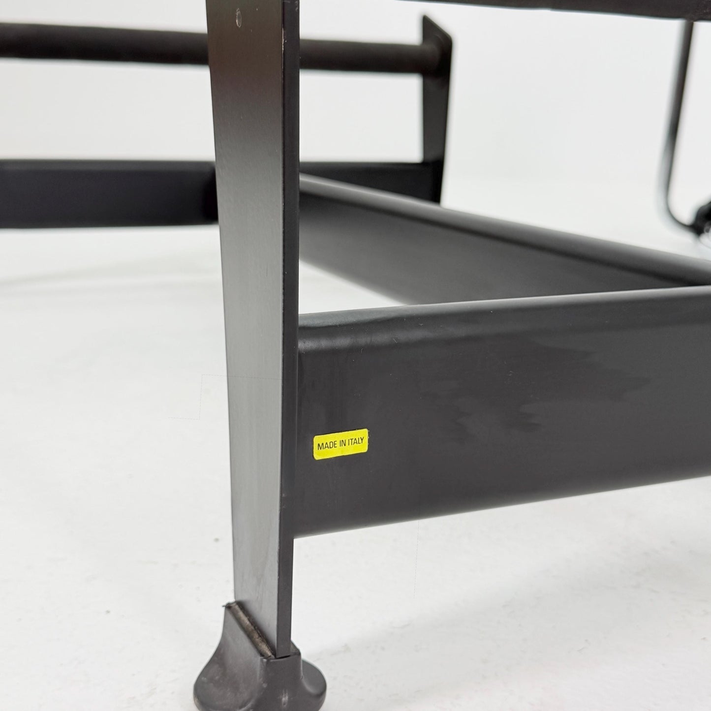 Mid Century Modern LC4 Chaise Lounge in Black - Chrome – Design by Le Corbusier, Charlotte Perriand - Pierre Jeanneret – Italy, 1970s