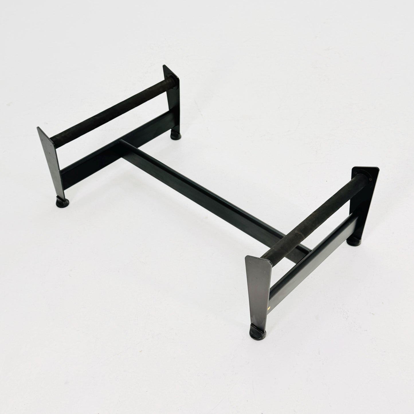 Mid Century Modern LC4 Chaise Lounge in Black - Chrome – Design by Le Corbusier, Charlotte Perriand - Pierre Jeanneret – Italy, 1970s