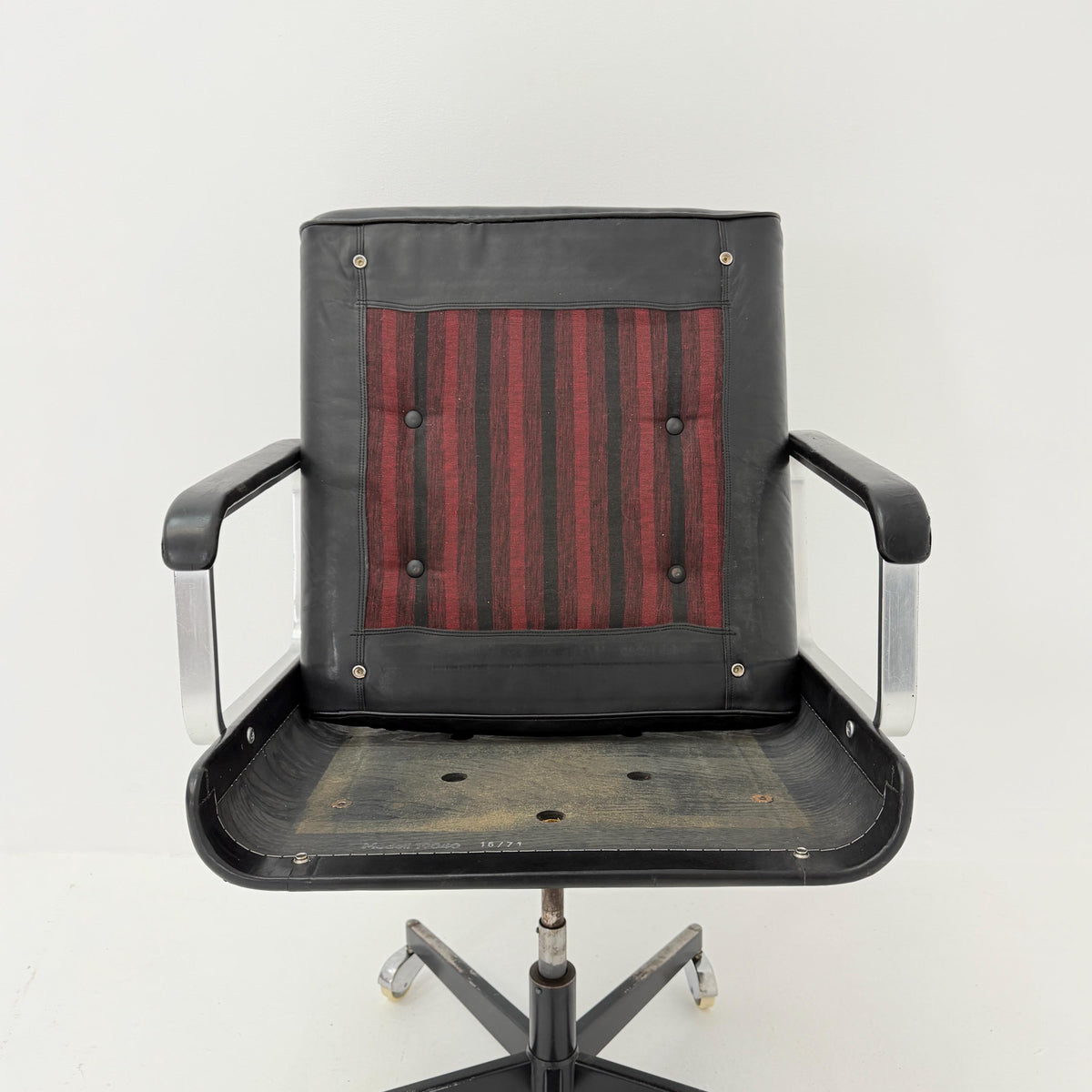 Mid-Century design style Executive Desk Chair – Swivel Office – Black Faux Leather & Chrome – Italy 1970s