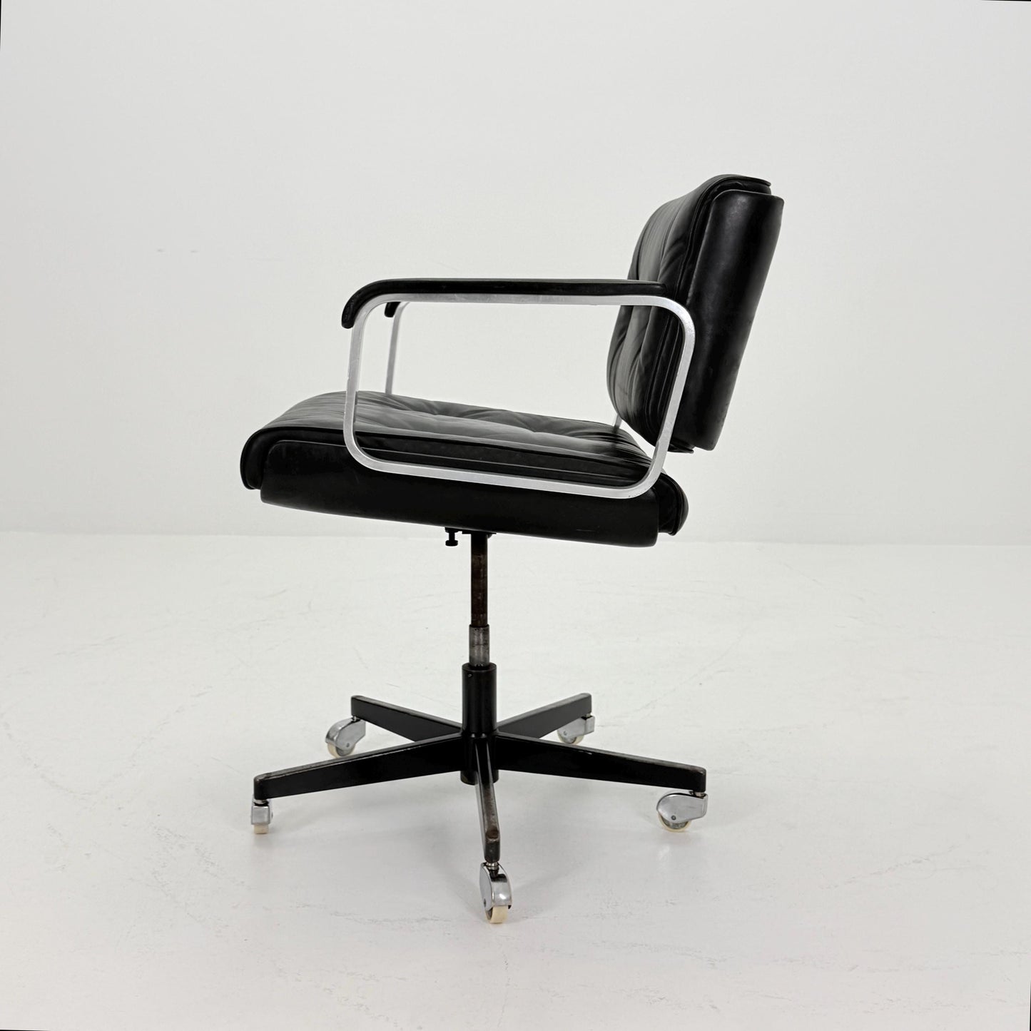 Mid-Century design style Executive Desk Chair – Swivel Office – Black Faux Leather & Chrome – Italy 1970s