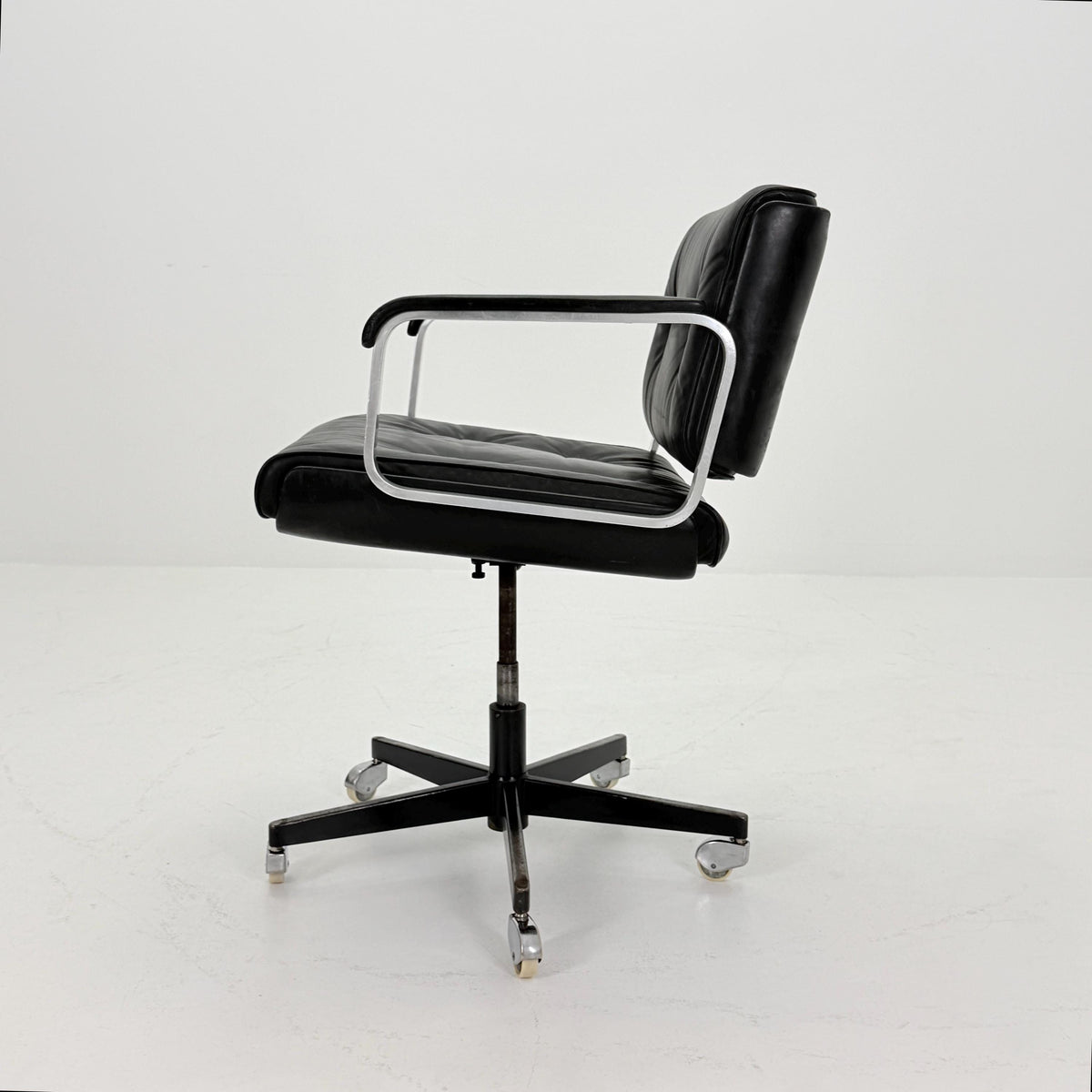 Mid-Century design style Executive Desk Chair – Swivel Office – Black Faux Leather & Chrome – Italy 1970s