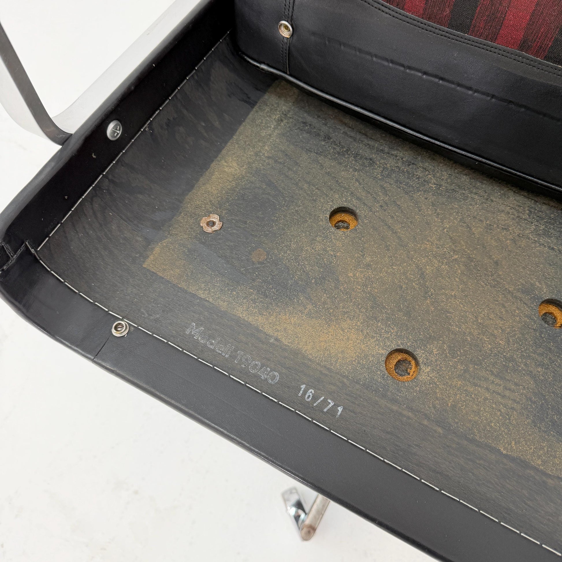 Mid-Century design style Executive Desk Chair – Swivel Office – Black Faux Leather & Chrome – Italy 1970s