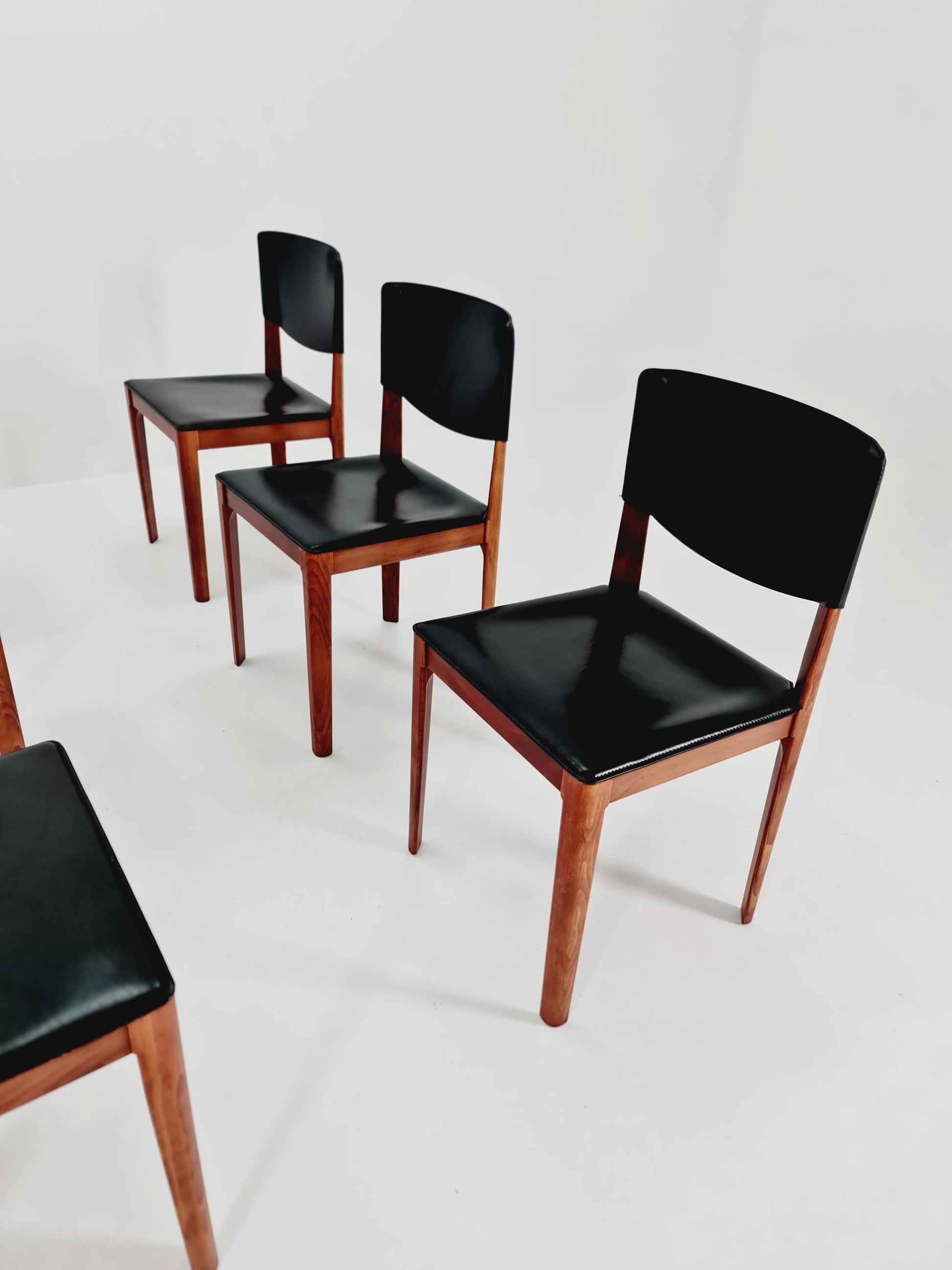 Midcentury Italien Dining Leather chairs by Matteo Grassi , set of 6