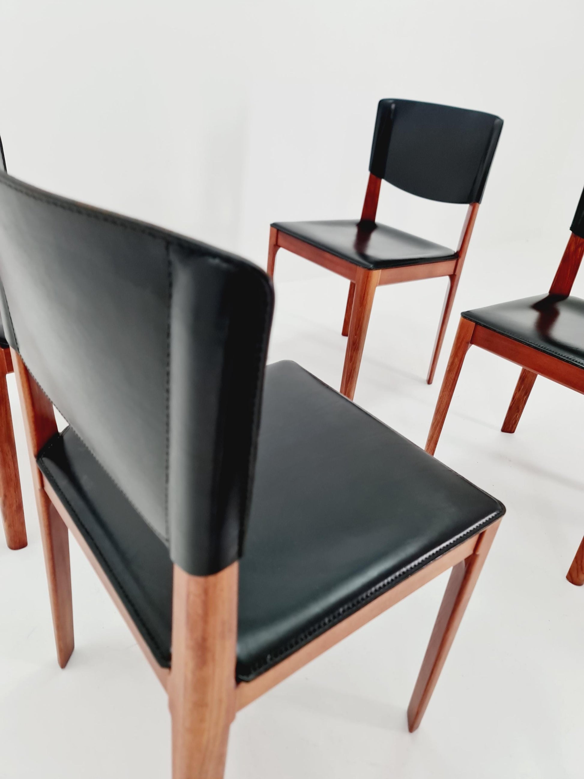 Midcentury Italien Dining Leather chairs by Matteo Grassi , set of 6