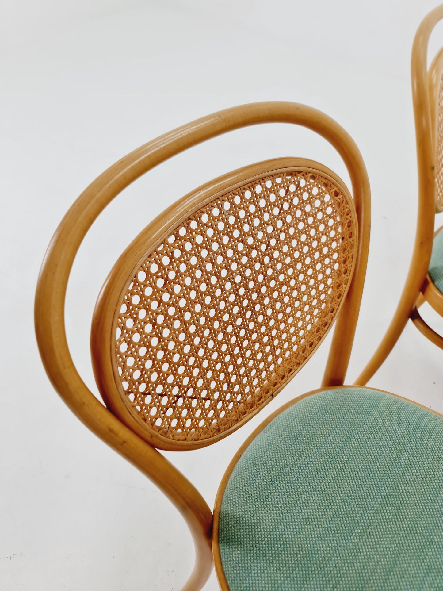 Set of 6 Original Thonet 215 R Bentwood Dining Chairs with Cane Backs &Rattan – Vintage Bistro / Cafe Chairs