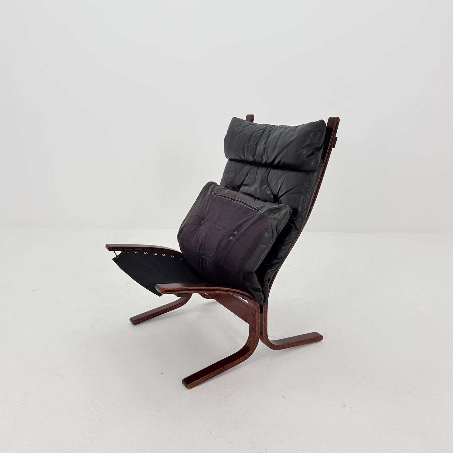 Mid century armchair “Siesta” by Ingmar Relling, Westnofa Furniture, Norway. 1960s