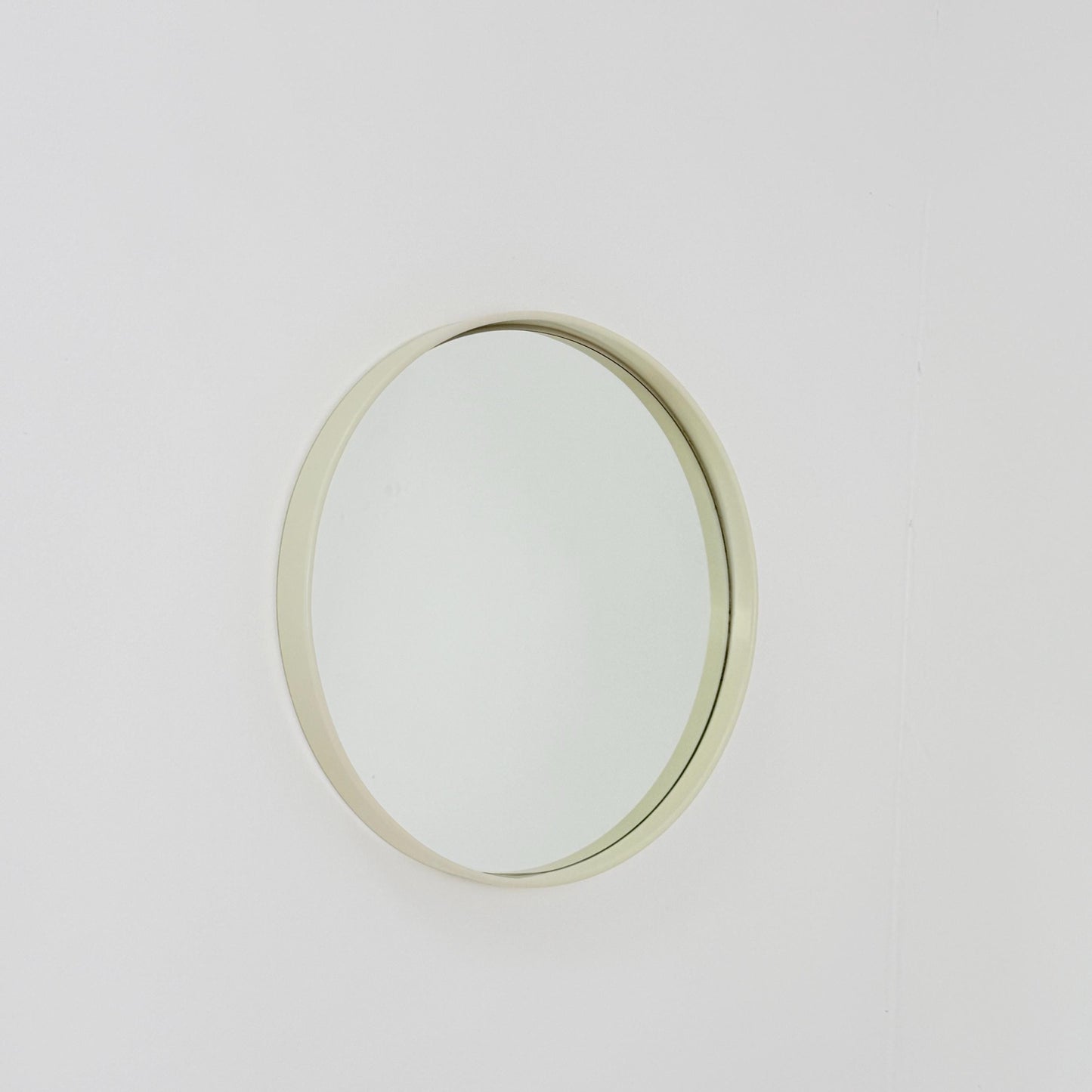 Space Age \Mid-Century white cream Round Mirrror, 1970s Italy