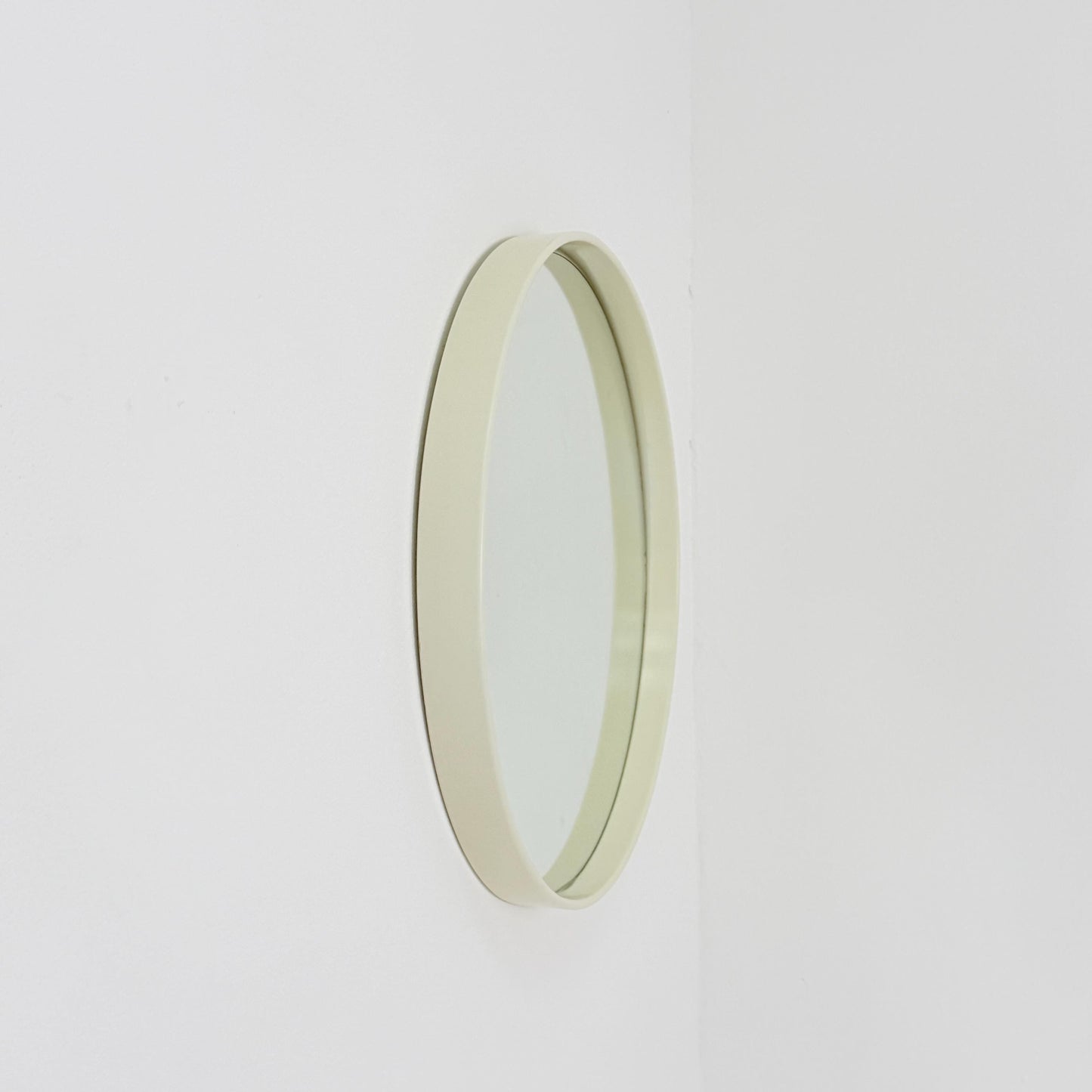 Space Age \Mid-Century white cream Round Mirrror, 1970s Italy