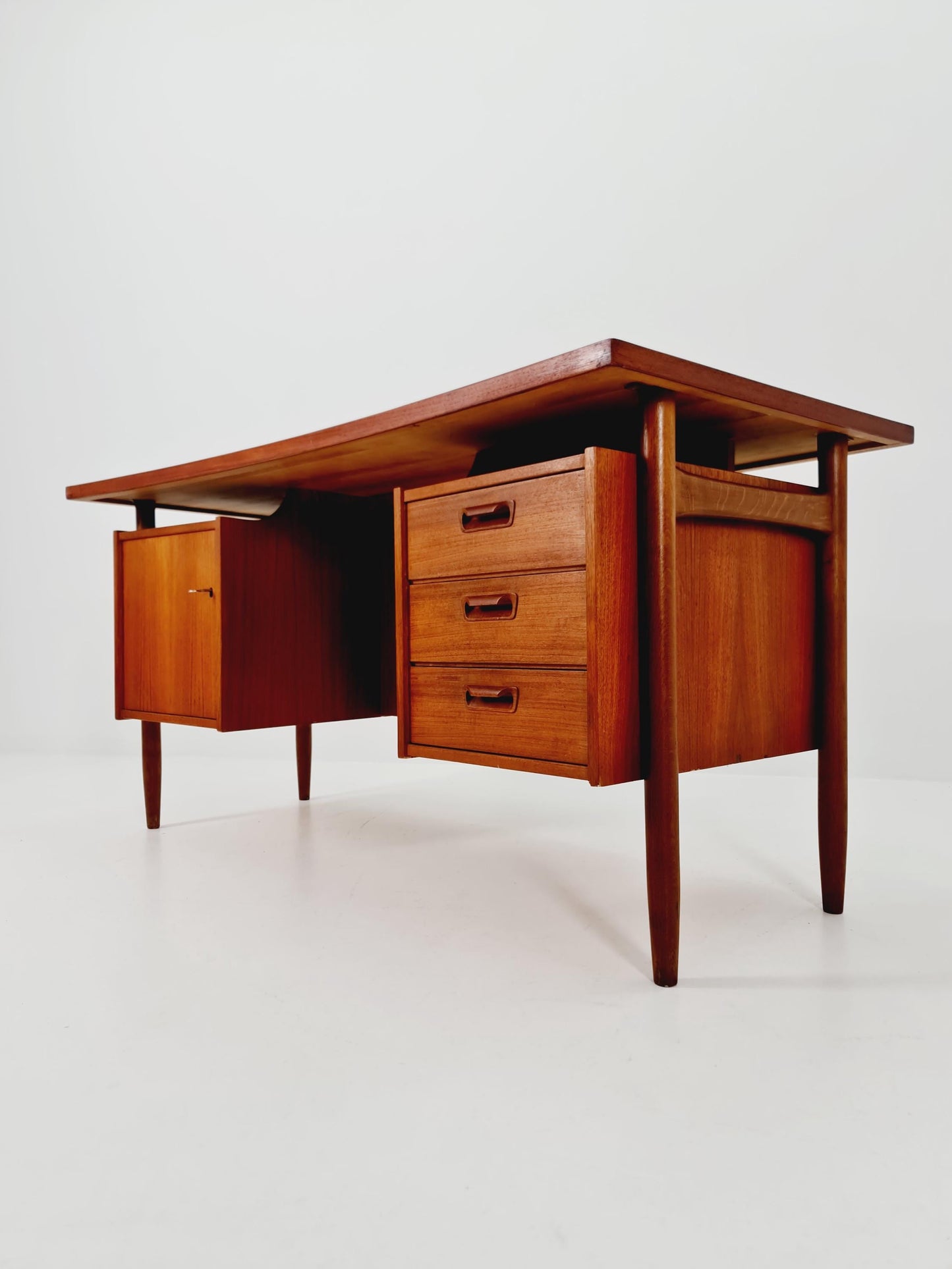 Danish vintage teak for GV Møbler, Denmark, 1960s