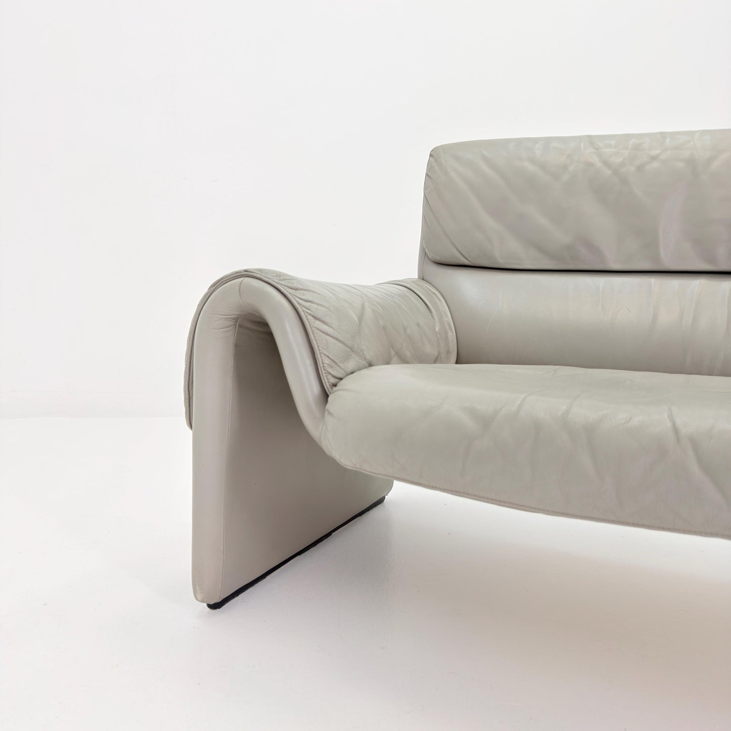 Mid-Century De Sede DS-2011/01 Gray leather 2 seats -sofa , 2011 Switzerland