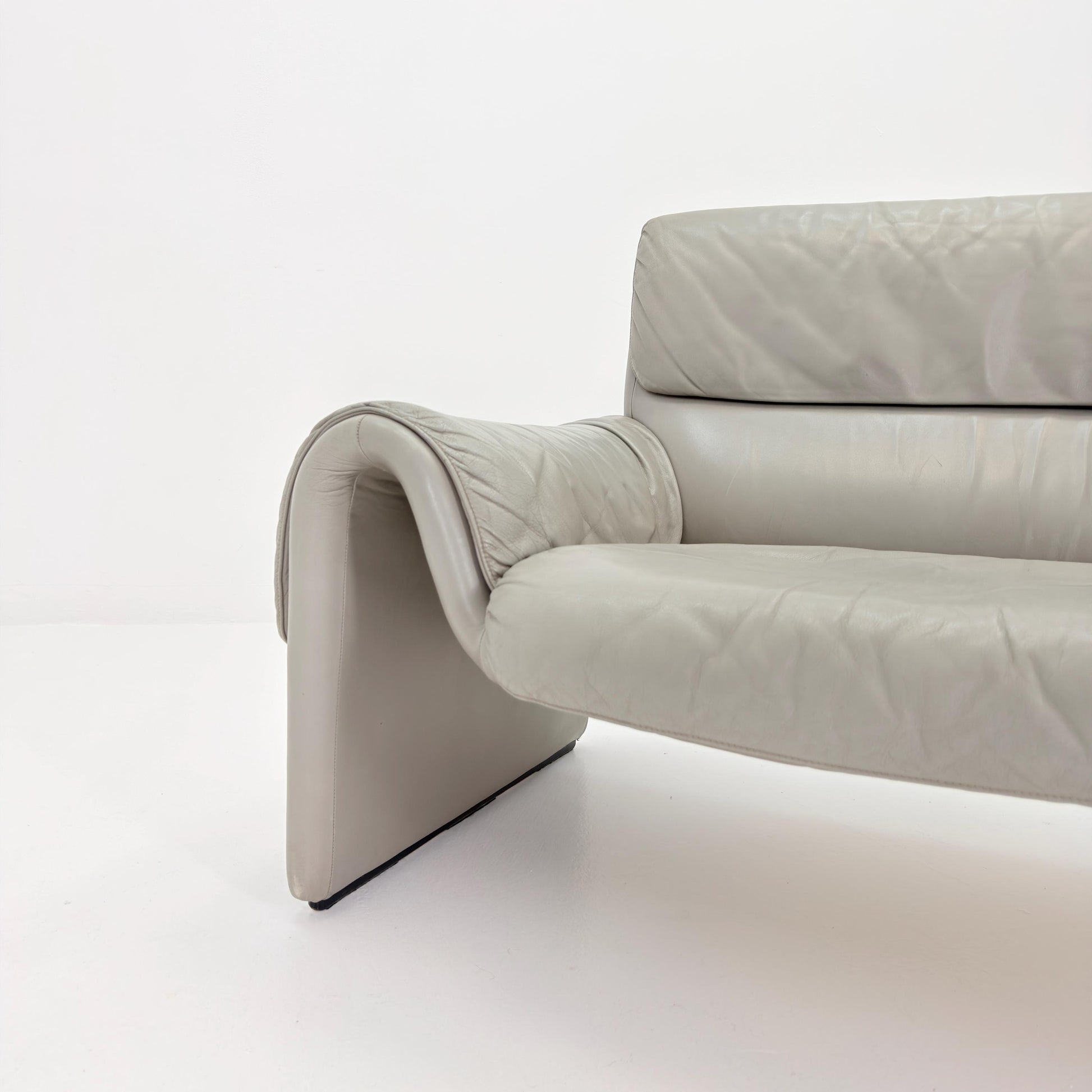 Mid-Century De Sede DS-2011/01 Gray leather 2 seats -sofa , 2011 Switzerland
