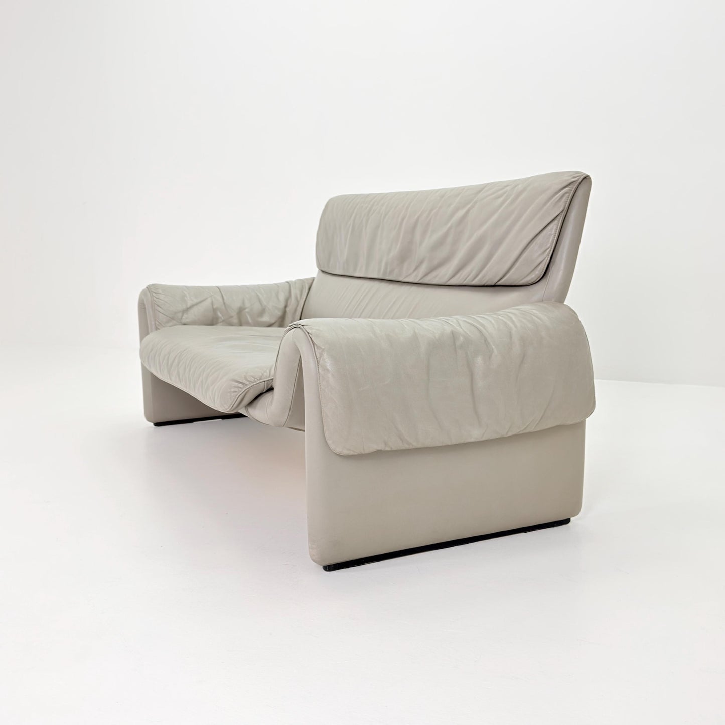 Mid-Century De Sede DS-2011/01 Gray leather 2 seats -sofa , 2011 Switzerland