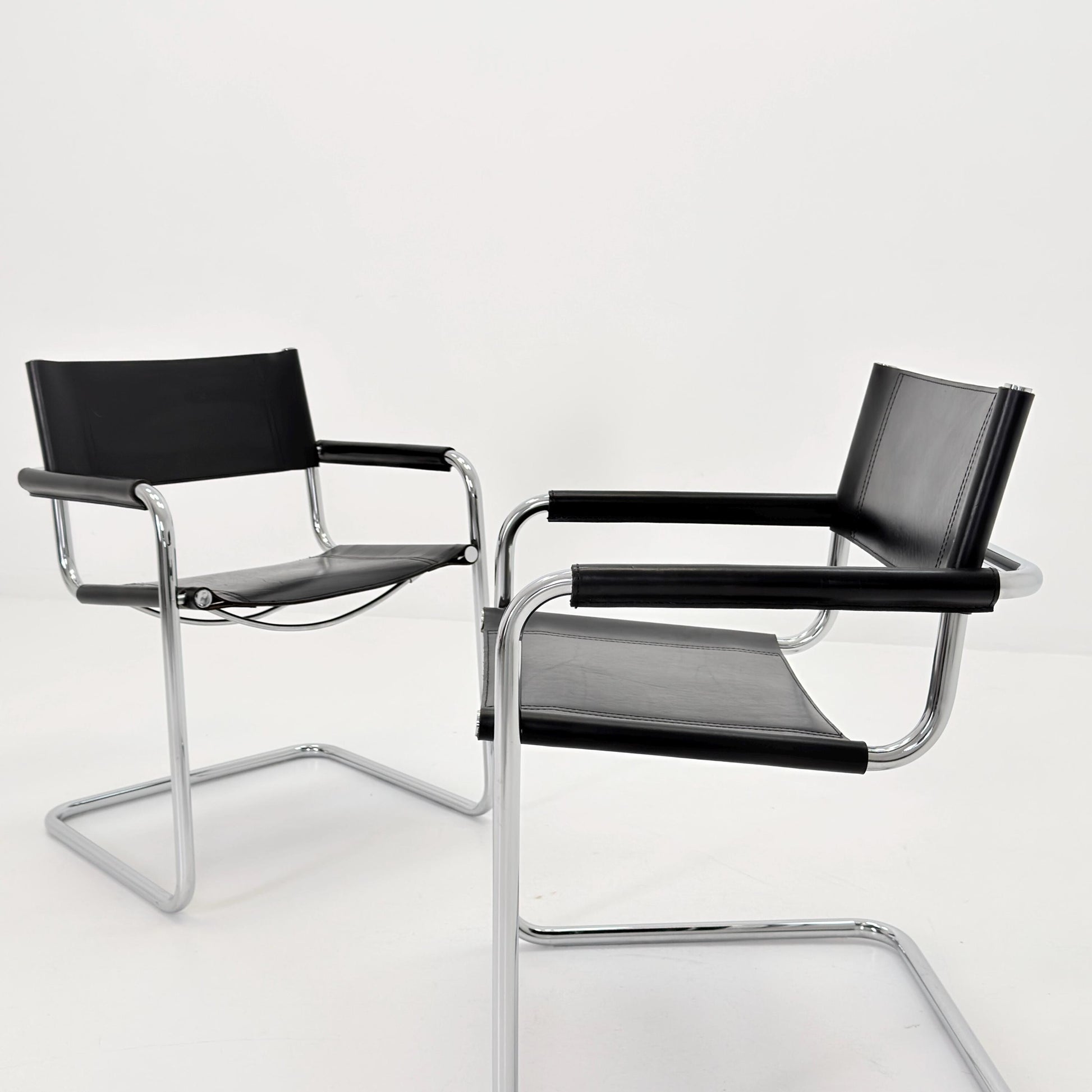 Set of 2 Mid century Bauhaus B34 black leather cantilevered chairs by Mart Stam for centro Studi italy 1980s