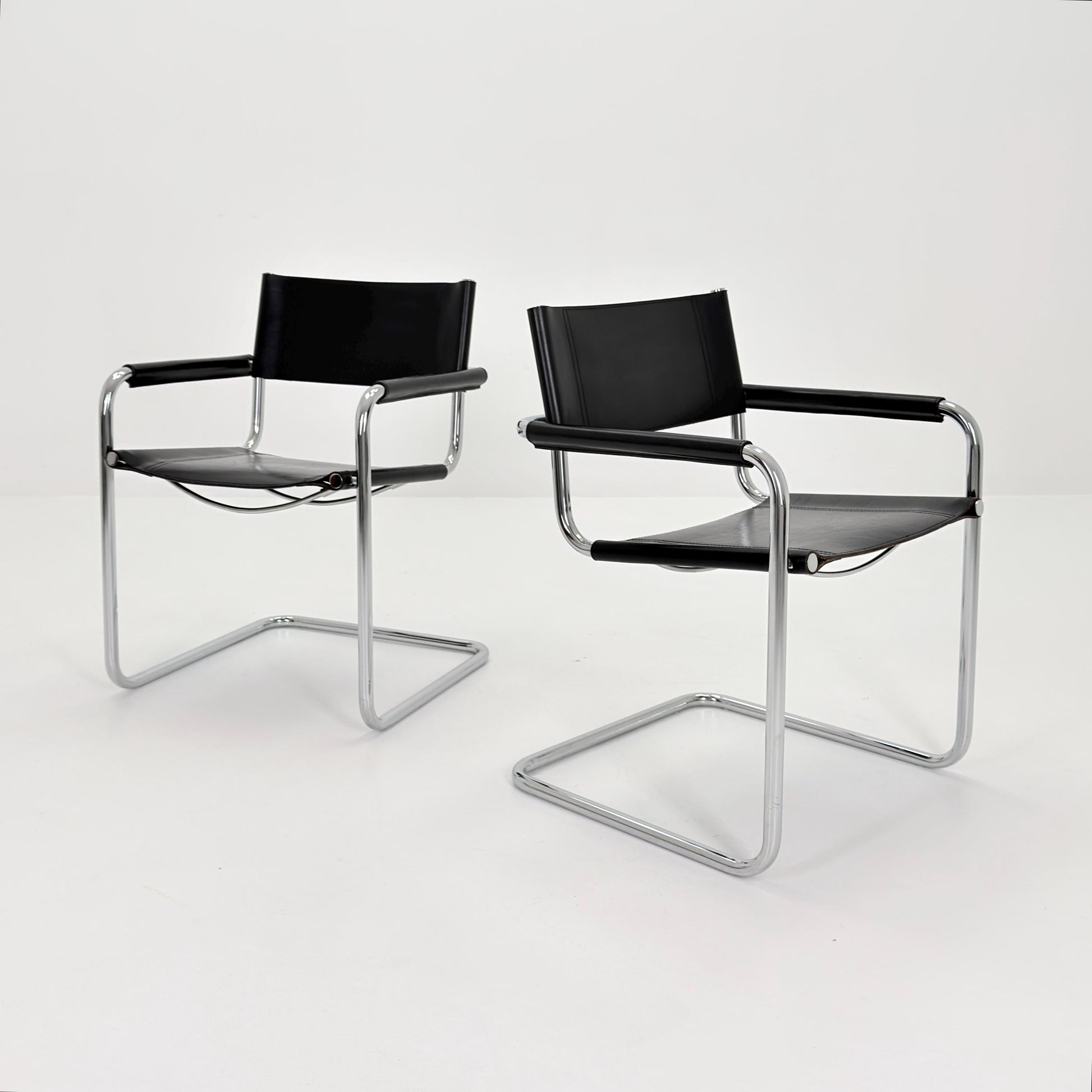 Set of 2 Mid century Bauhaus B34 black leather cantilevered chairs by Mart Stam for centro Studi italy 1980s