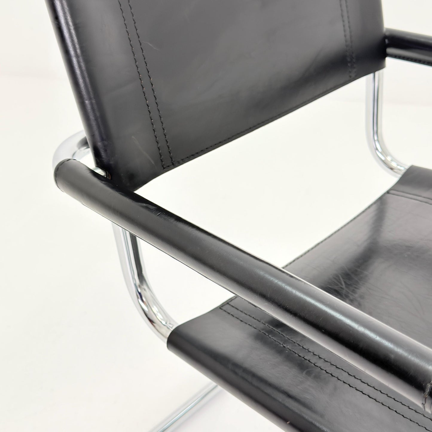 Set of 2 Mid century Bauhaus B34 black leather cantilevered chairs by Mart Stam for centro Studi italy 1980s