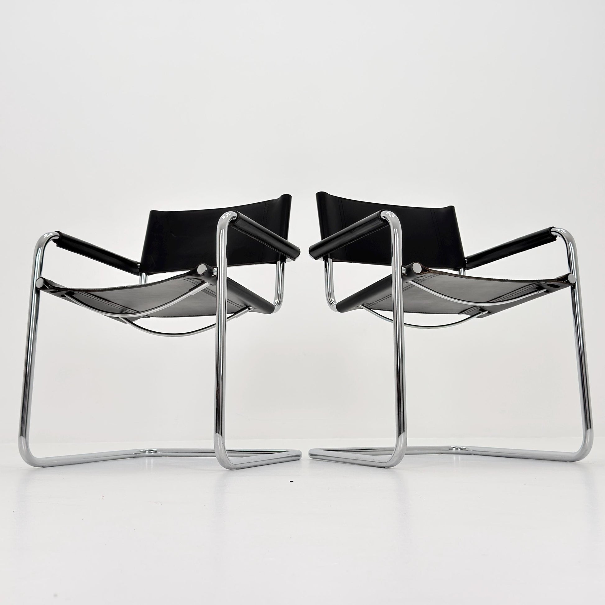 Set of 2 Mid century Bauhaus B34 black leather cantilevered chairs by Mart Stam for centro Studi italy 1980s