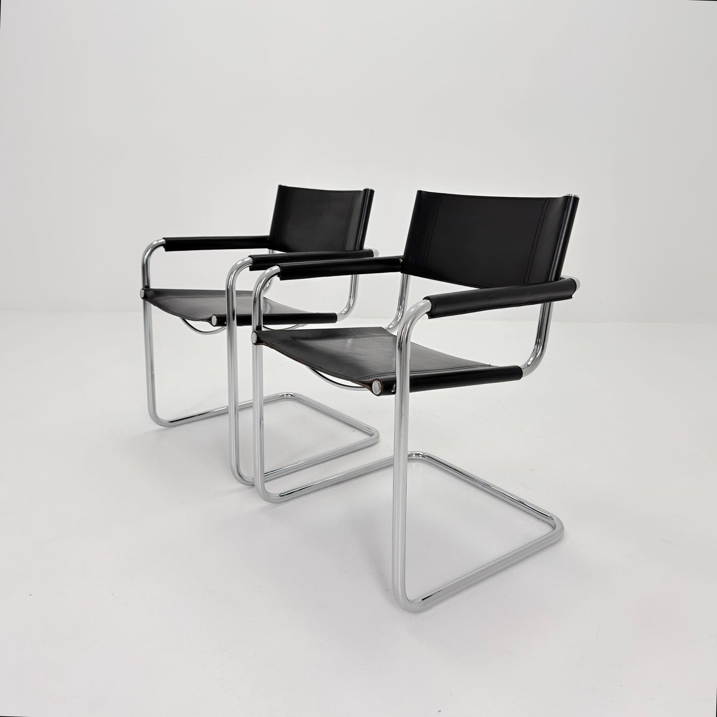 Set of 2 Mid century Bauhaus B34 black leather cantilevered chairs by Mart Stam for centro Studi italy 1980s