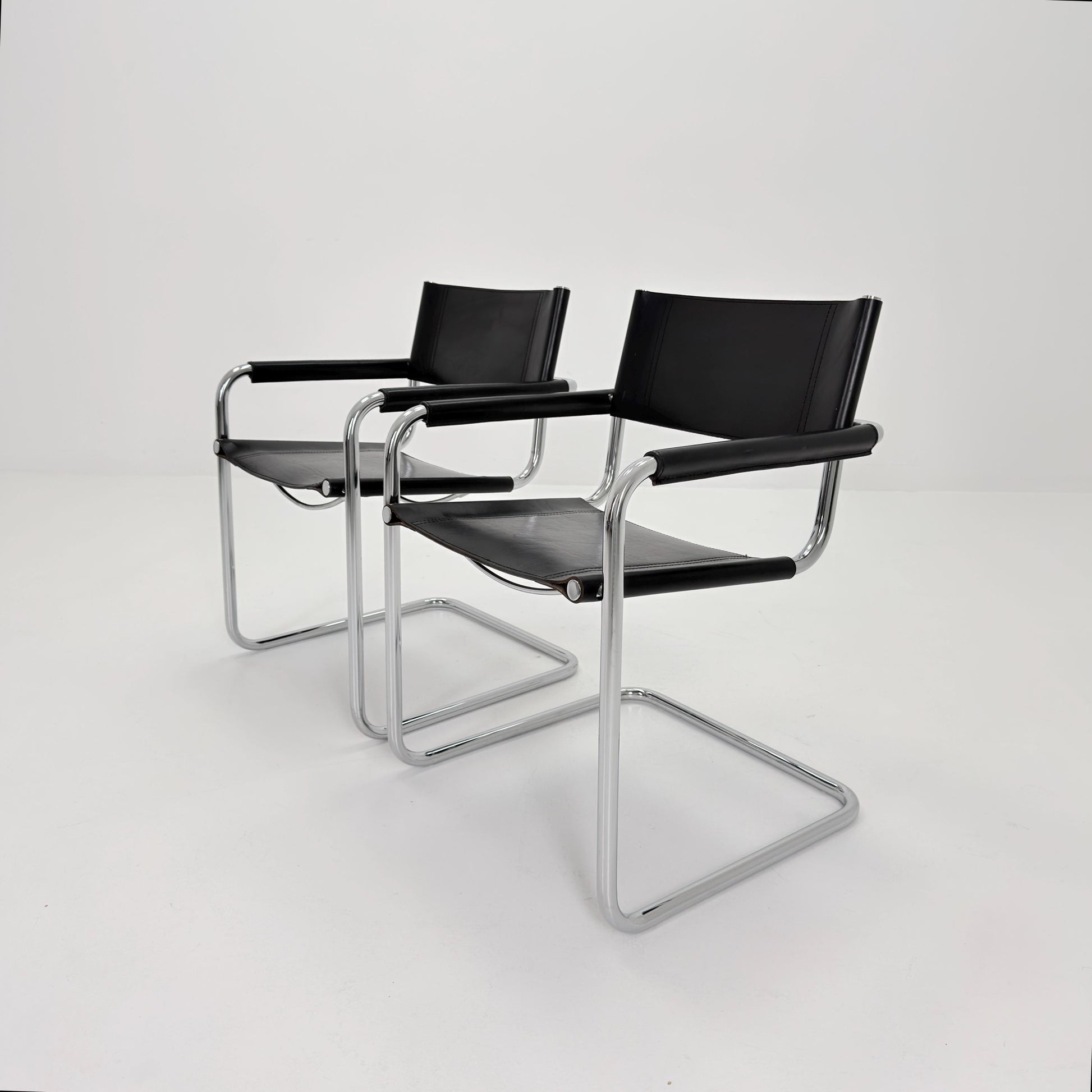Set of 2 Mid century Bauhaus B34 black leather cantilevered chairs by Mart Stam for centro Studi italy 1980s