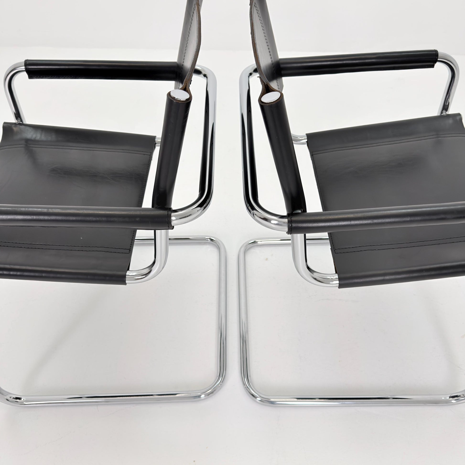 Set of 2 Mid century Bauhaus B34 black leather cantilevered chairs by Mart Stam for centro Studi italy 1980s