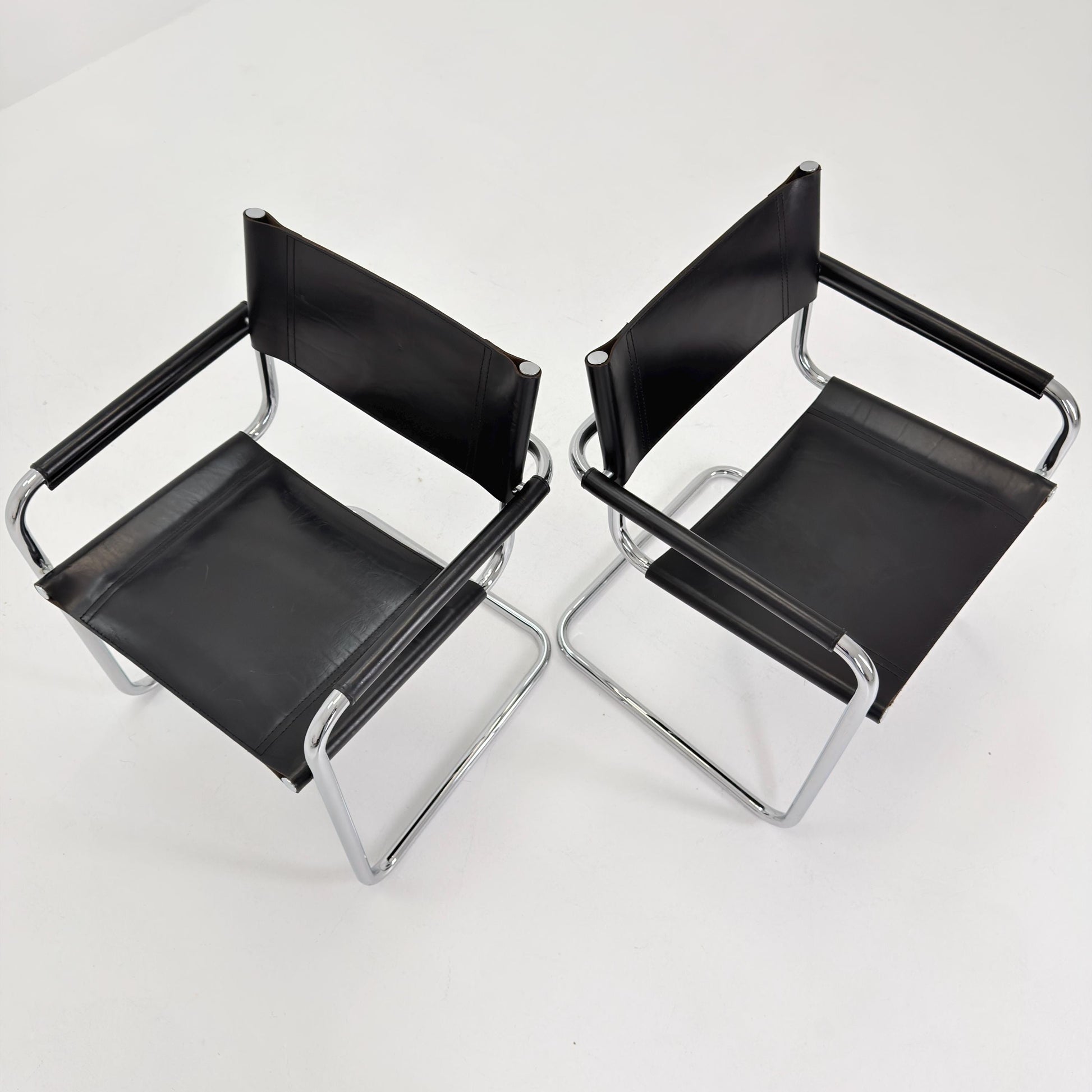 Set of 2 Mid century Bauhaus B34 black leather cantilevered chairs by Mart Stam for centro Studi italy 1980s