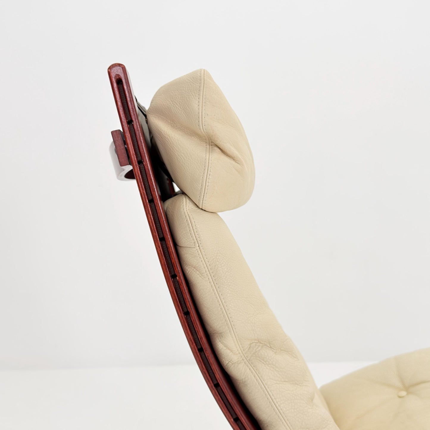 Mid century armchair “Siesta” and ottoman cream white leather by Ingmar Relling, Westnofa Furniture, Norway 1970s