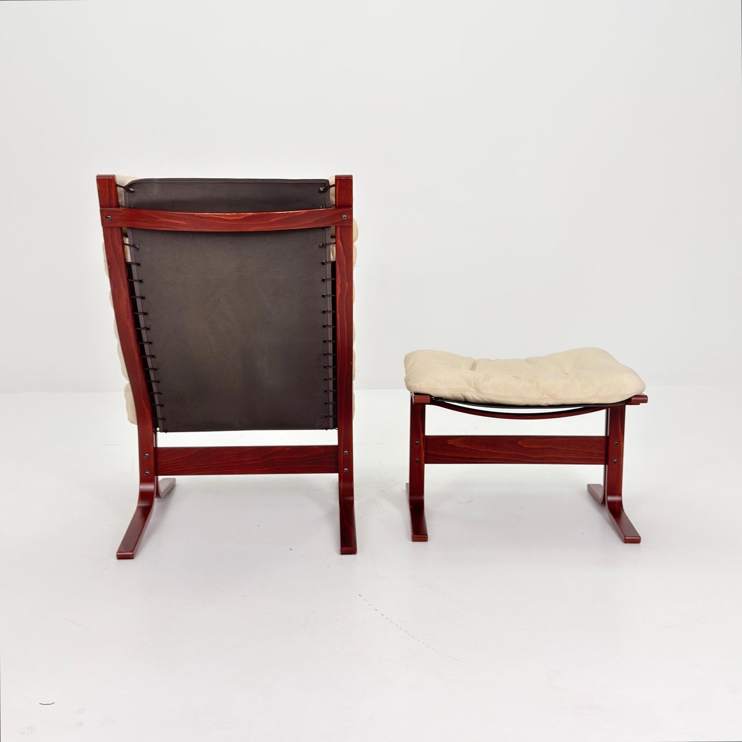 Mid century armchair “Siesta” and ottoman cream white leather by Ingmar Relling, Westnofa Furniture, Norway 1970s
