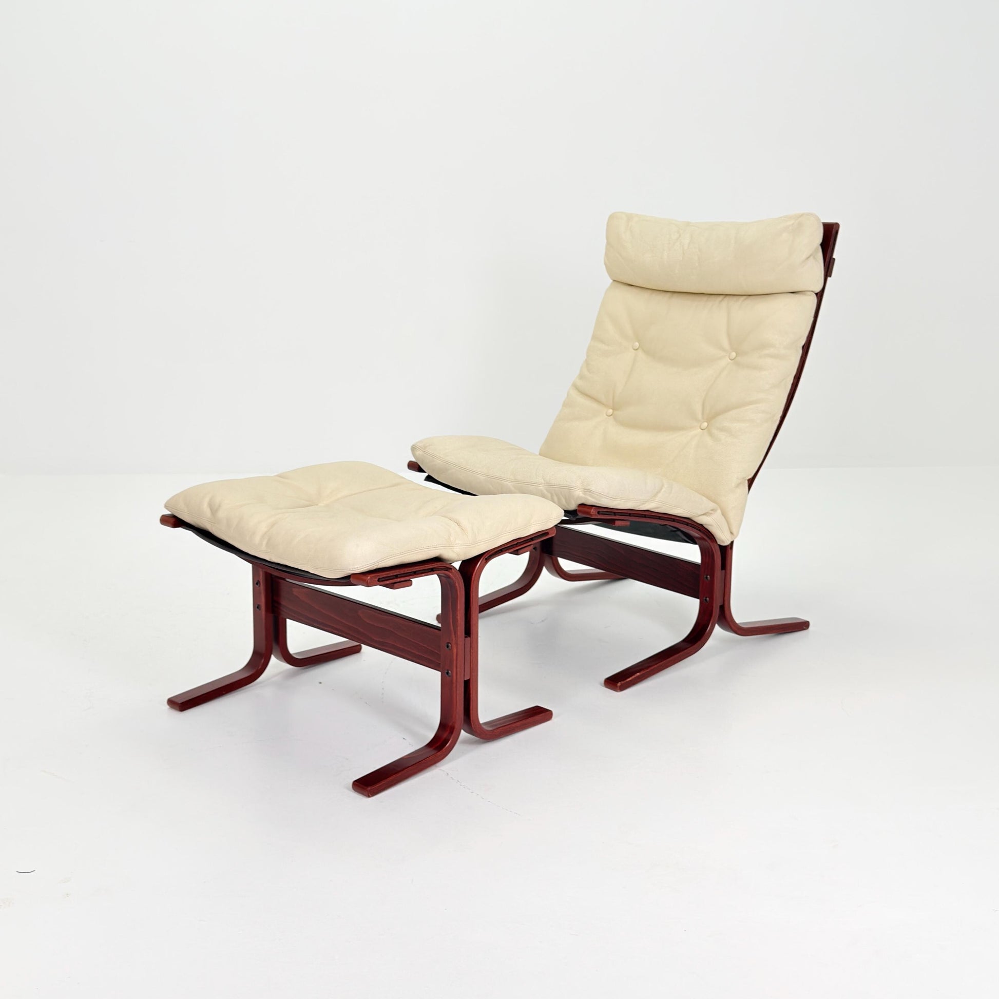 Mid century armchair “Siesta” and ottoman cream white leather by Ingmar Relling, Westnofa Furniture, Norway 1970s