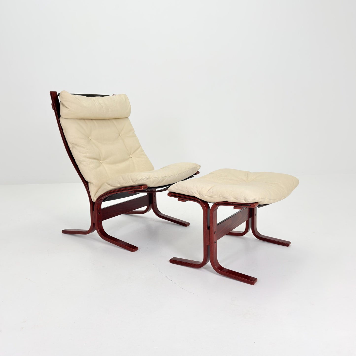 Mid century armchair “Siesta” and ottoman cream white leather by Ingmar Relling, Westnofa Furniture, Norway 1970s