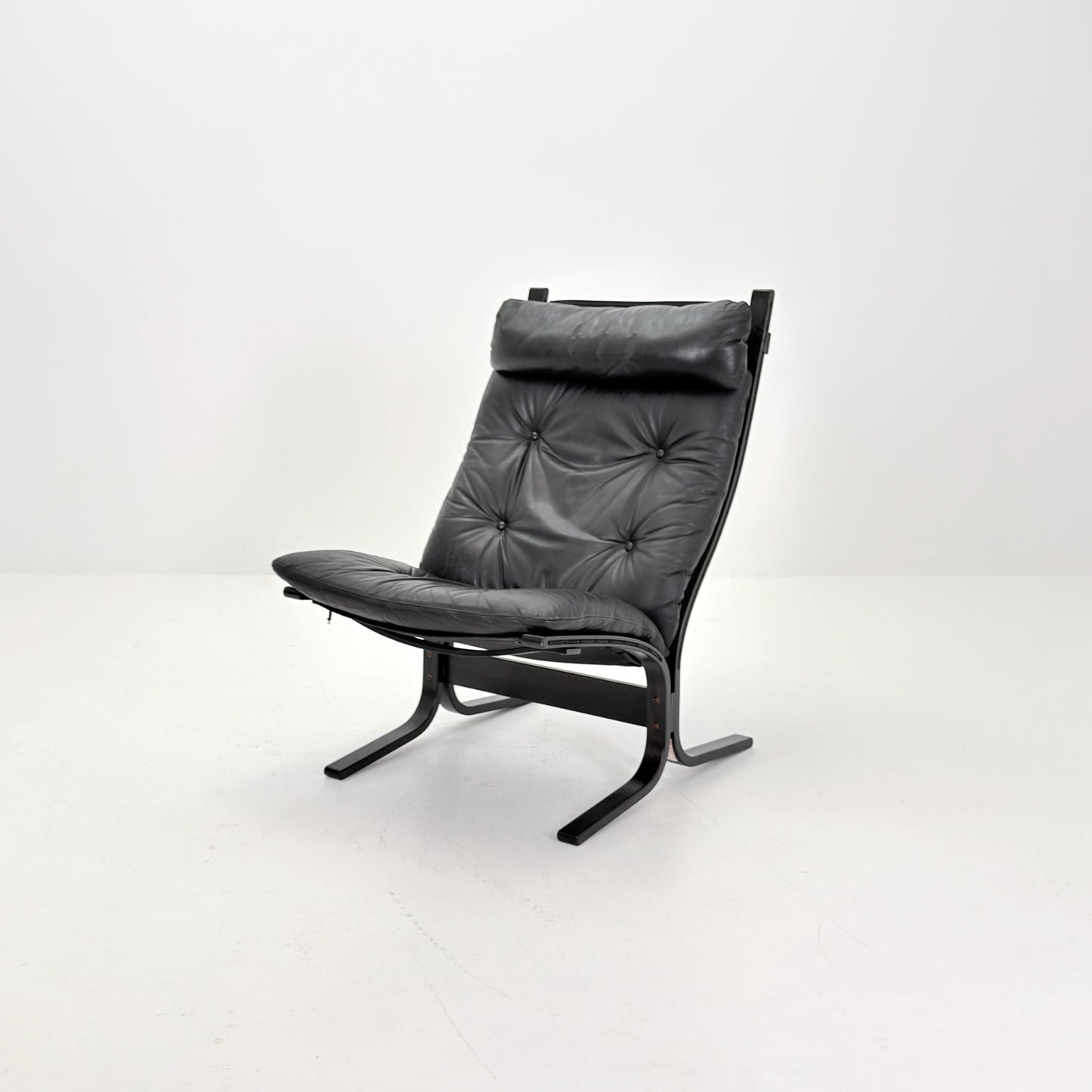 Mid century armchair “Siesta” high back black edition by Ingmar Relling, Westnofa Furniture, Norway. 1960s