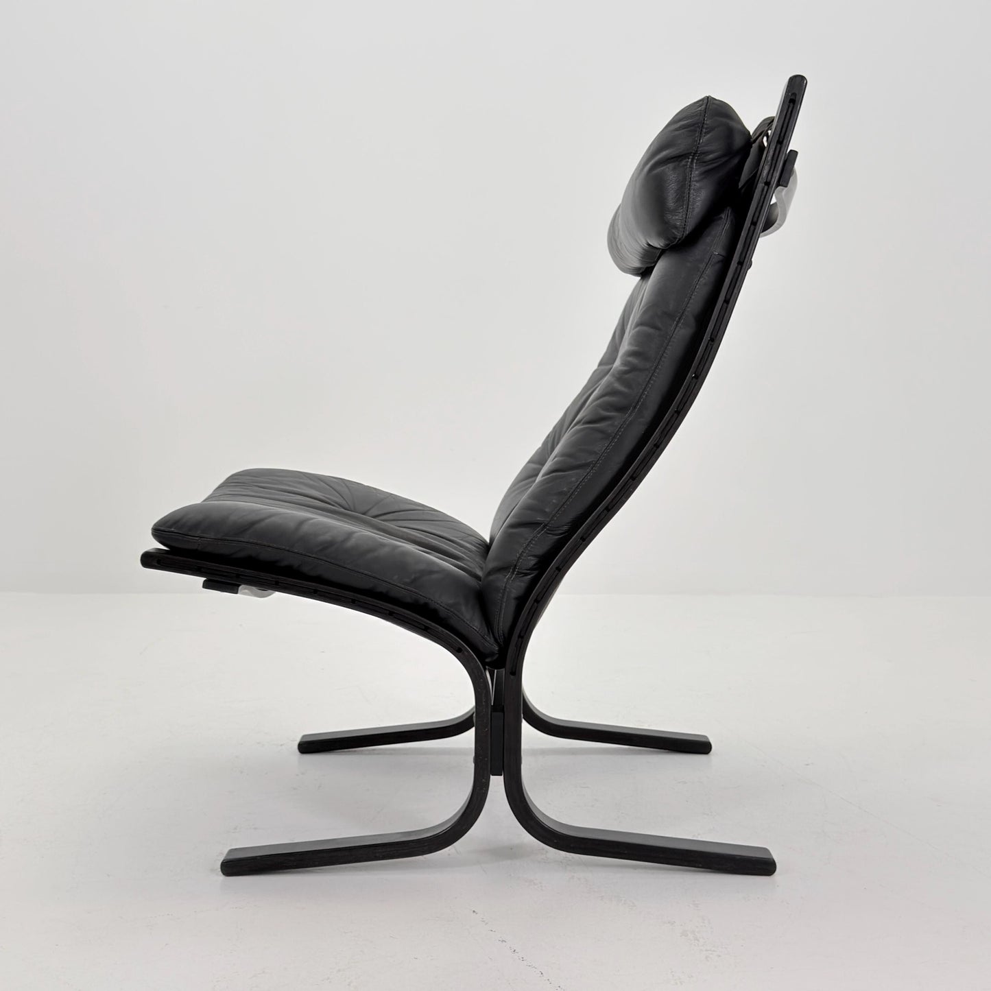 Mid century armchair “Siesta” high back black edition by Ingmar Relling, Westnofa Furniture, Norway. 1960s
