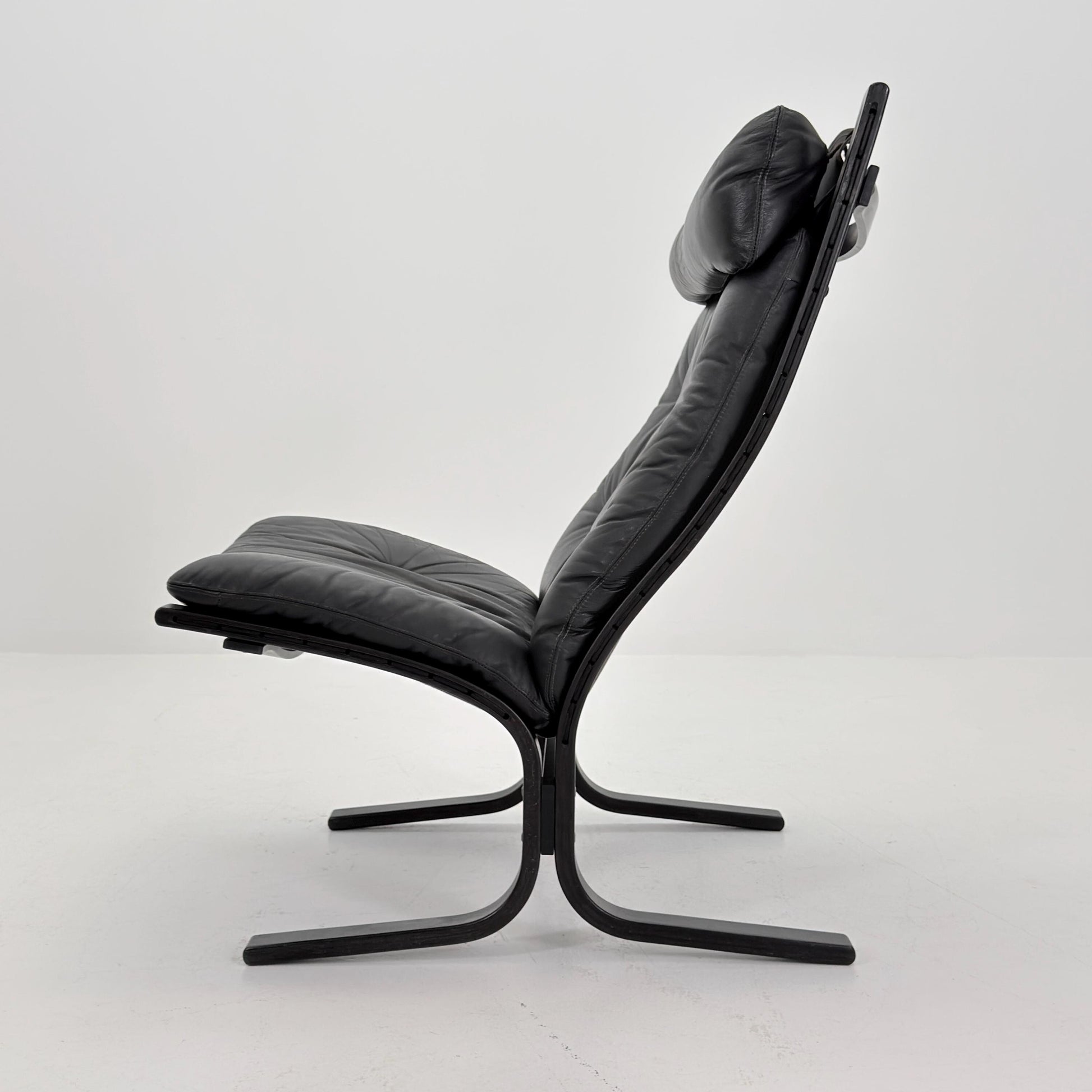Mid century armchair “Siesta” high back black edition by Ingmar Relling, Westnofa Furniture, Norway. 1960s