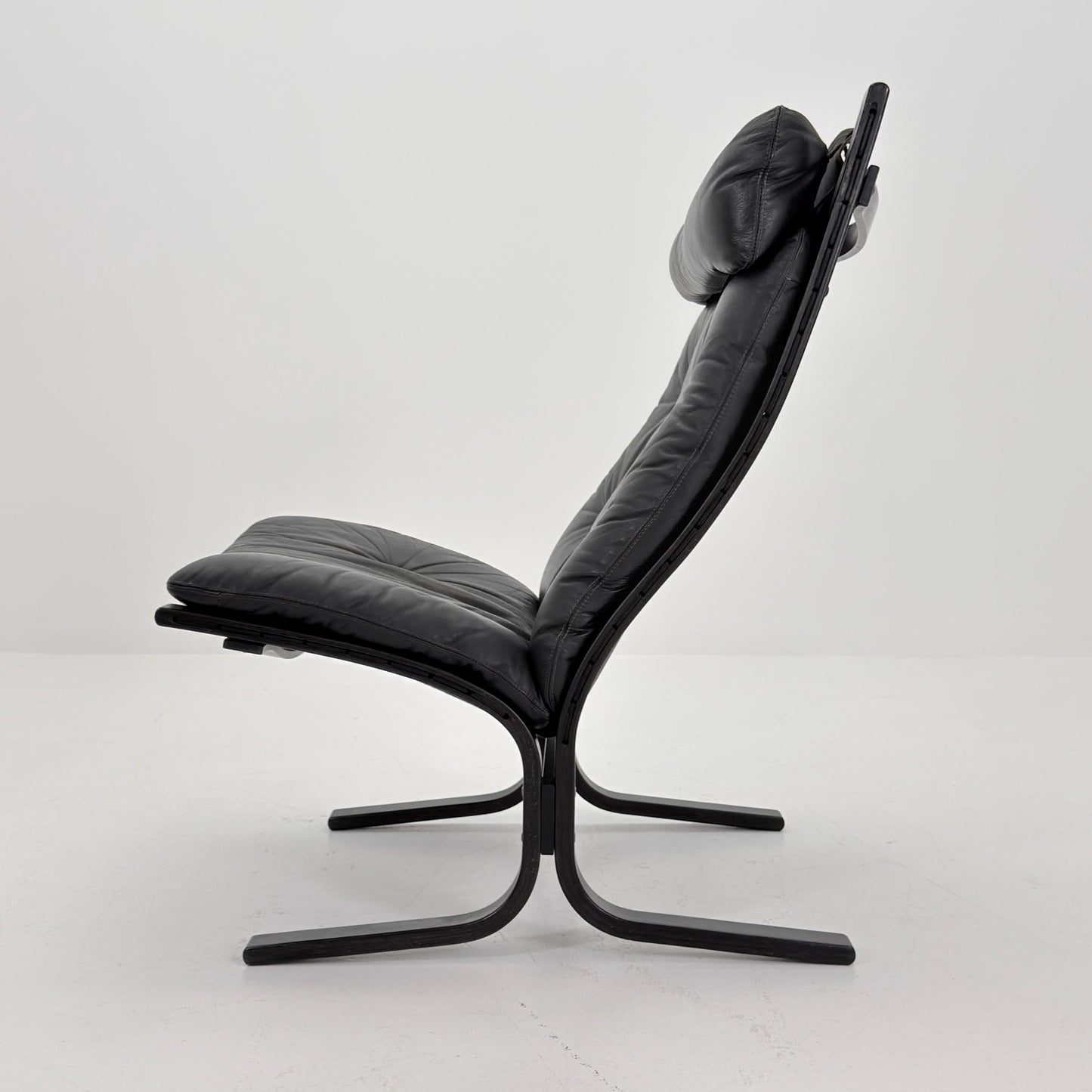 Mid century armchair “Siesta” high back black edition by Ingmar Relling, Westnofa Furniture, Norway. 1960s