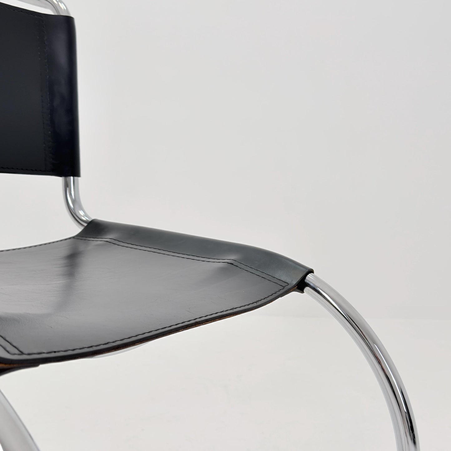 Mid century Bauhaus MR10 lounge black leather chair design by Ludwig Mies van der Rohe , 1980s Italy