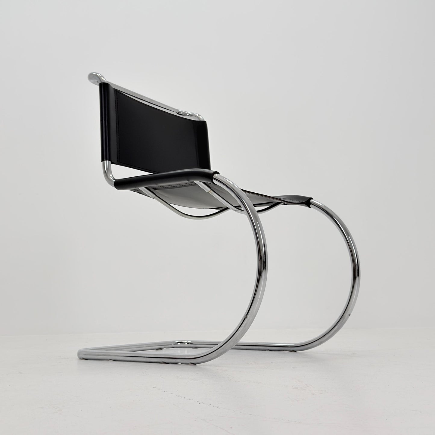 Mid century Bauhaus MR10 lounge black leather chair design by Ludwig Mies van der Rohe , 1980s Italy