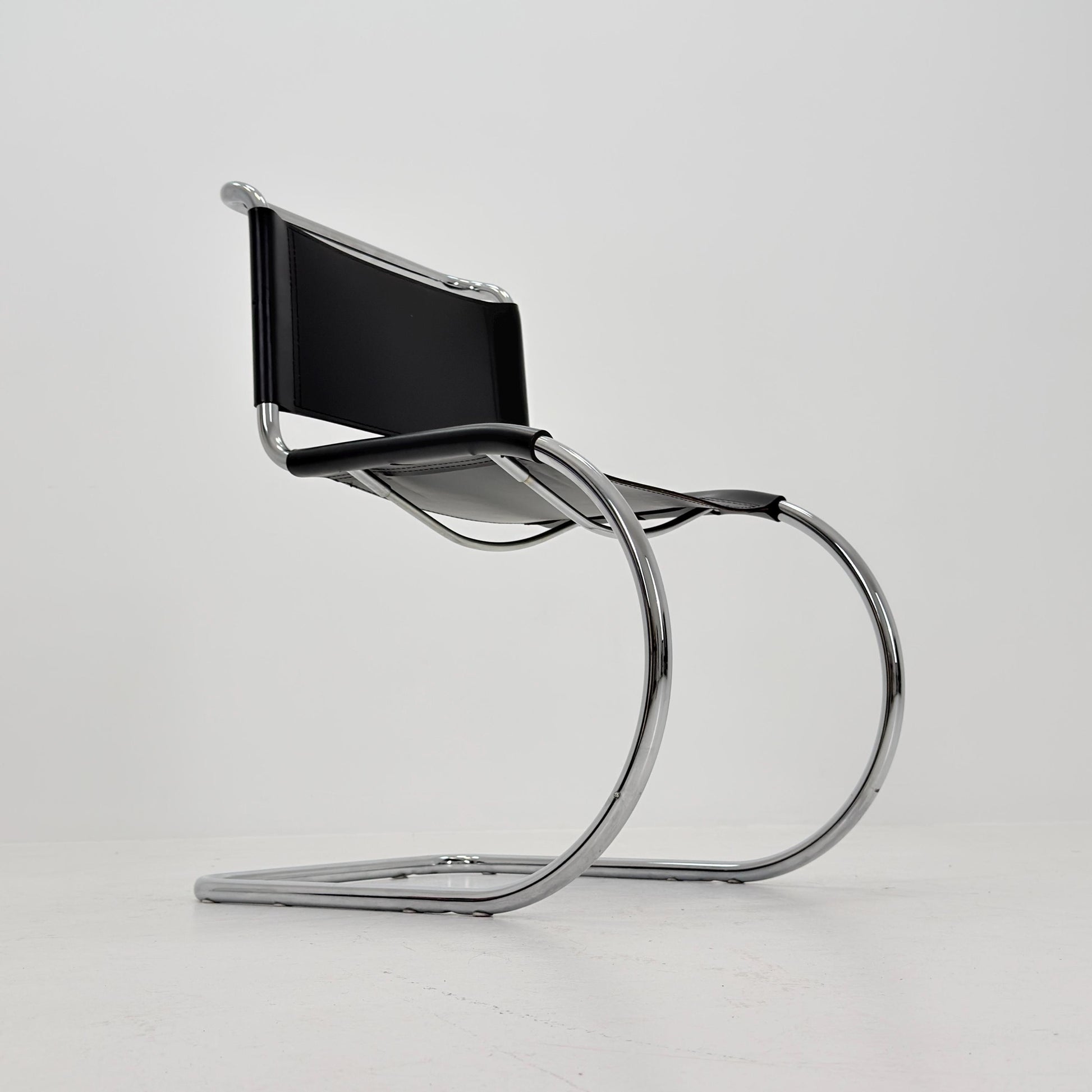 Mid century Bauhaus MR10 lounge black leather chair design by Ludwig Mies van der Rohe , 1980s Italy