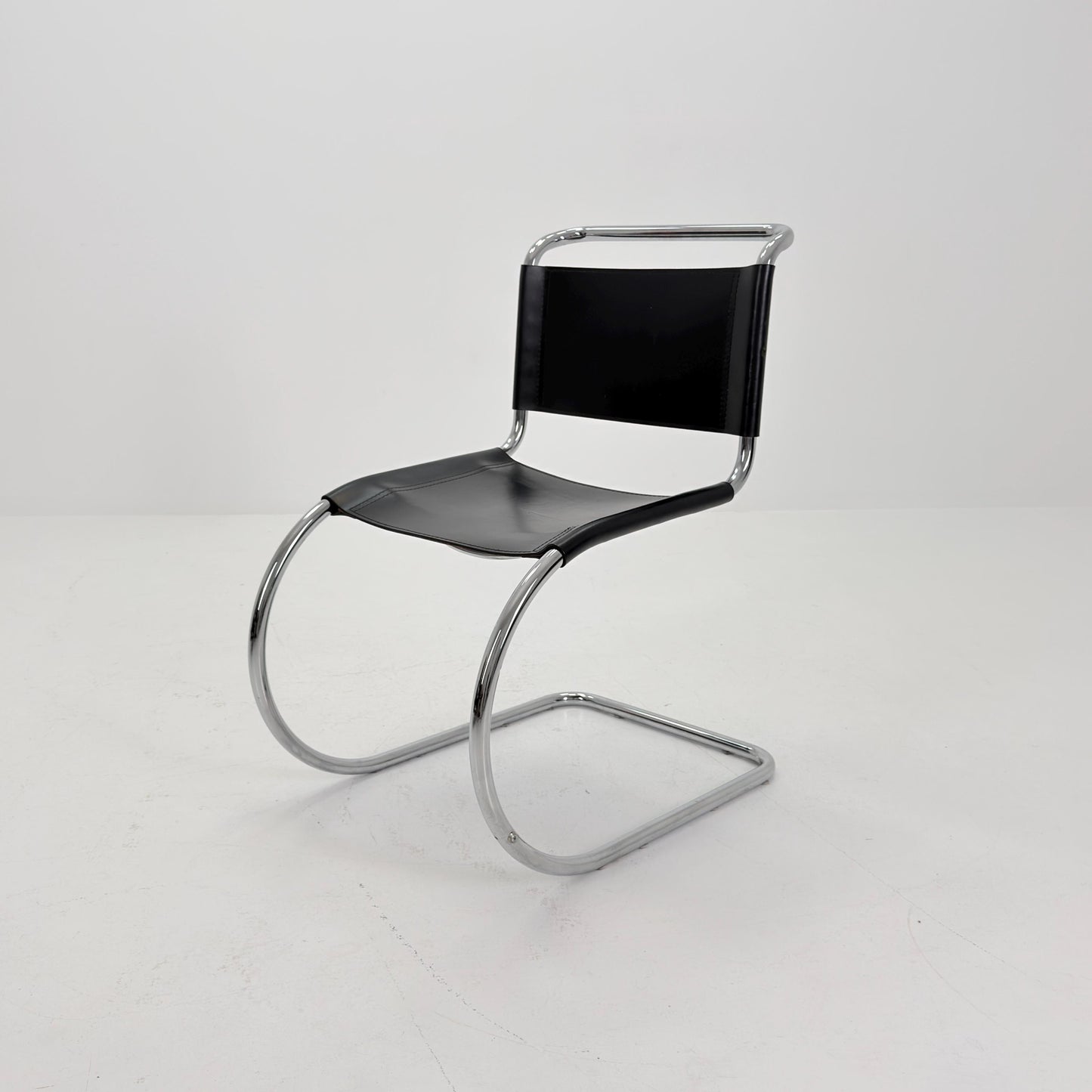 Mid century Bauhaus MR10 lounge black leather chair design by Ludwig Mies van der Rohe , 1980s Italy