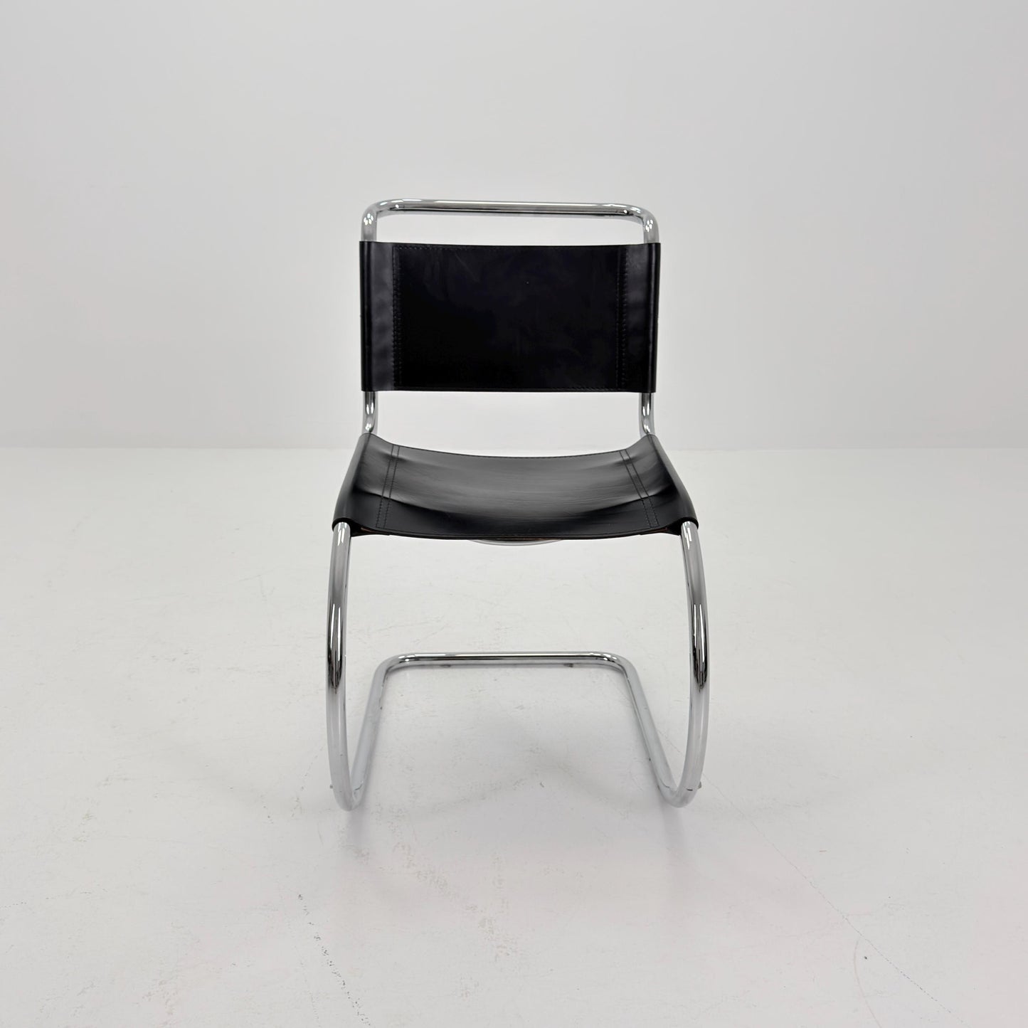 Mid century Bauhaus MR10 lounge black leather chair design by Ludwig Mies van der Rohe , 1980s Italy