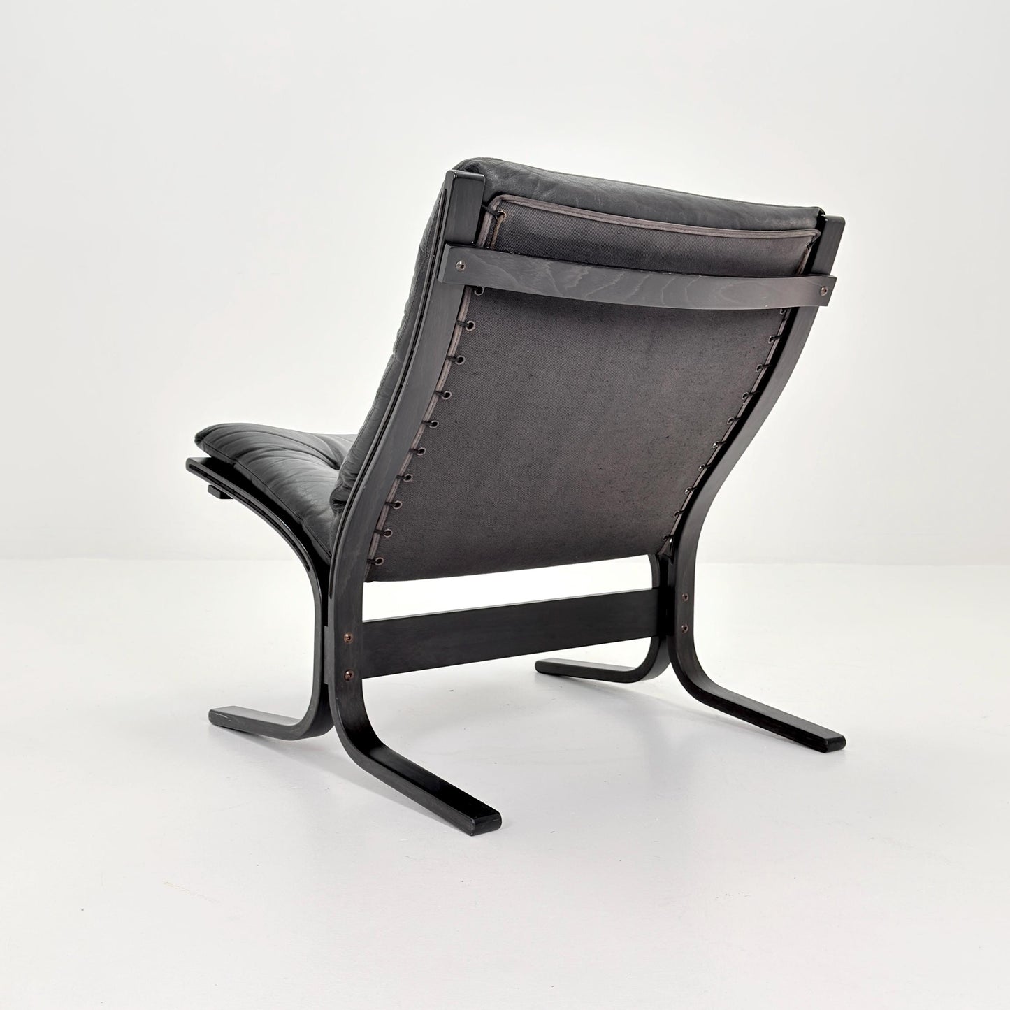 Mid-Century Siesta Lounge Set by Ingmar Relling – 4 Chairs (3 Low + 1 High Back) & Glass Coffee Table, Black Edition, Westnofa Norway 1960s