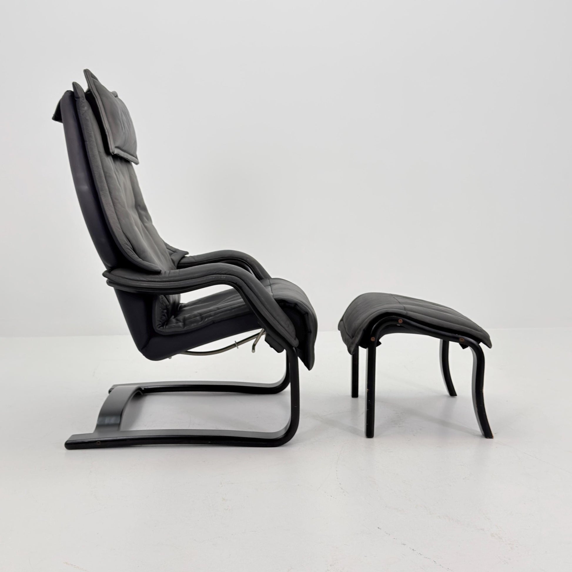 Mid Century Scandinavian Lounge Chair & Ottoman by Rybo Rykken AIM 330 – Adjustable Recliner Chaise Dark Grey Leather – 1990s Norway