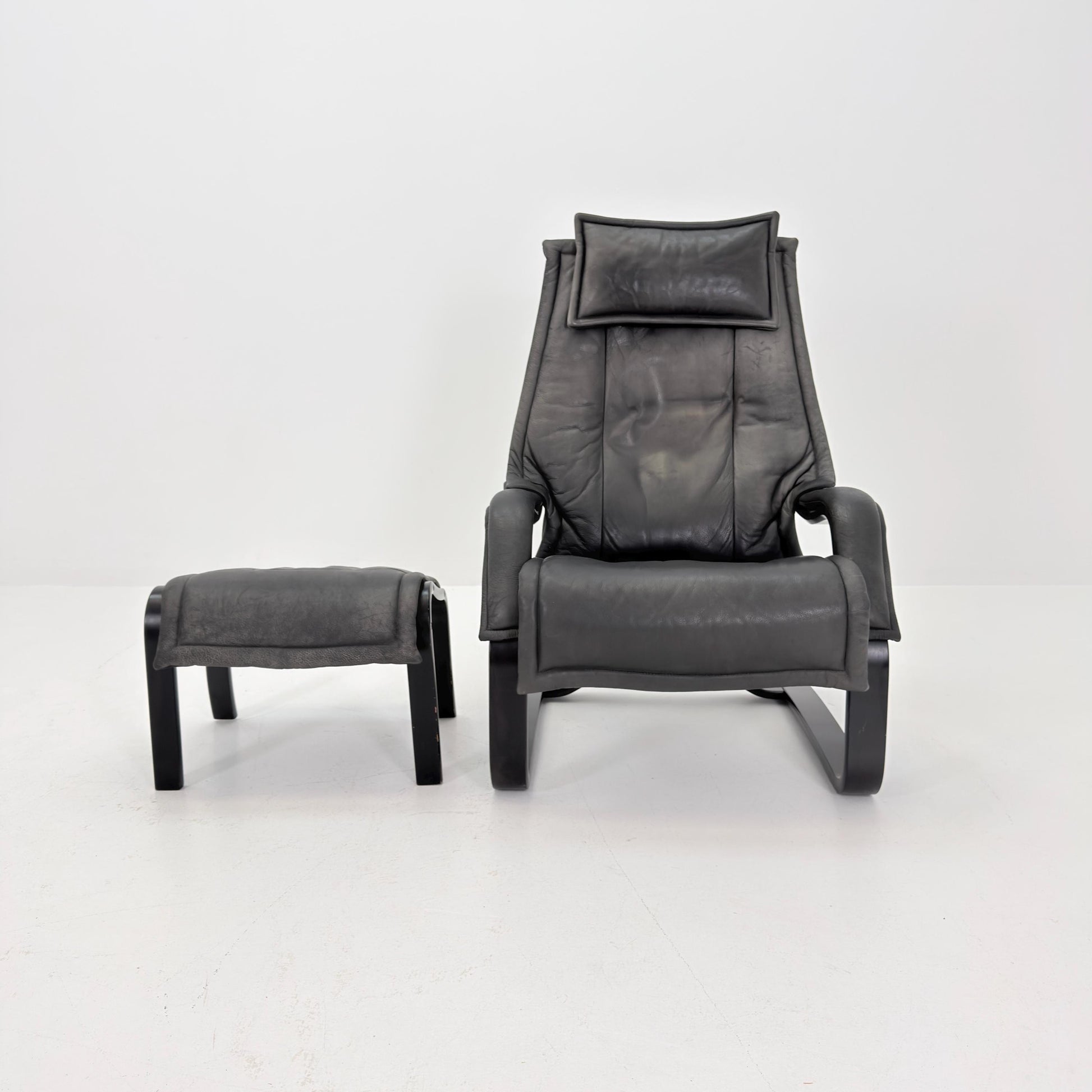 Mid Century Scandinavian Lounge Chair & Ottoman by Rybo Rykken AIM 330 – Adjustable Recliner Chaise Dark Grey Leather – 1990s Norway