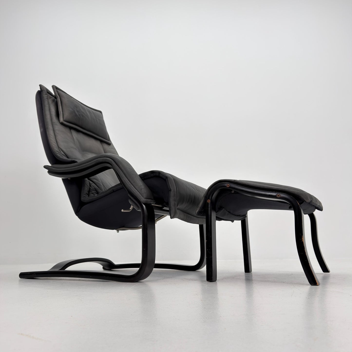 Mid Century Scandinavian Lounge Chair & Ottoman by Rybo Rykken AIM 330 – Adjustable Recliner Chaise Dark Grey Leather – 1990s Norway