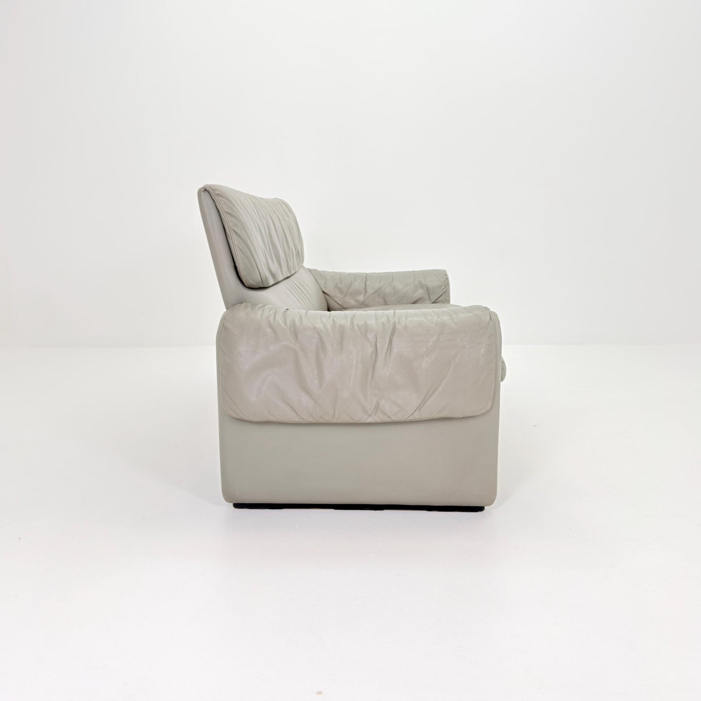 Mid-Century De Sede DS-2011/01 Gray leather 2 seats -sofa , 2011 Switzerland