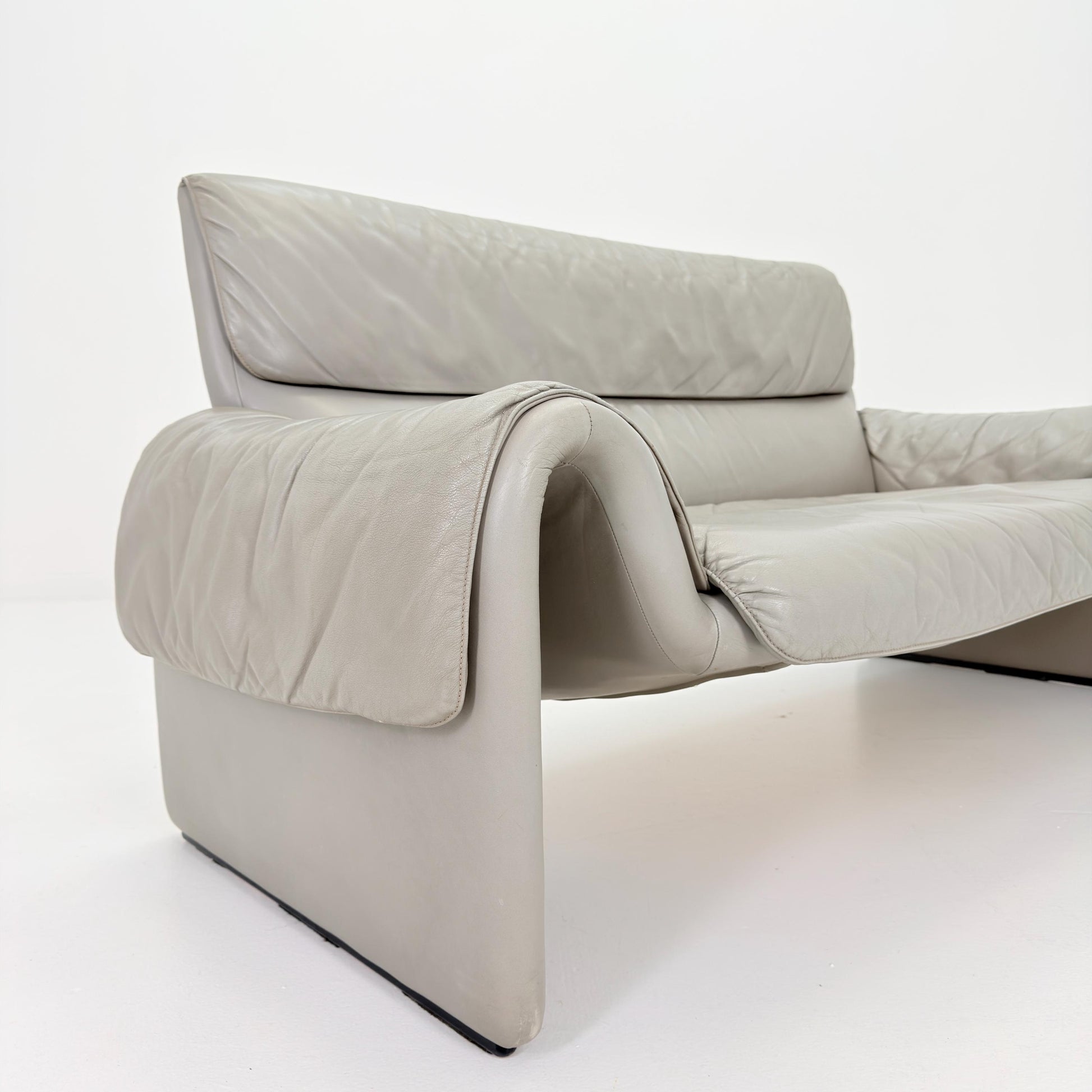 Mid-Century De Sede DS-2011/01 Gray leather 2 seats -sofa , 2011 Switzerland